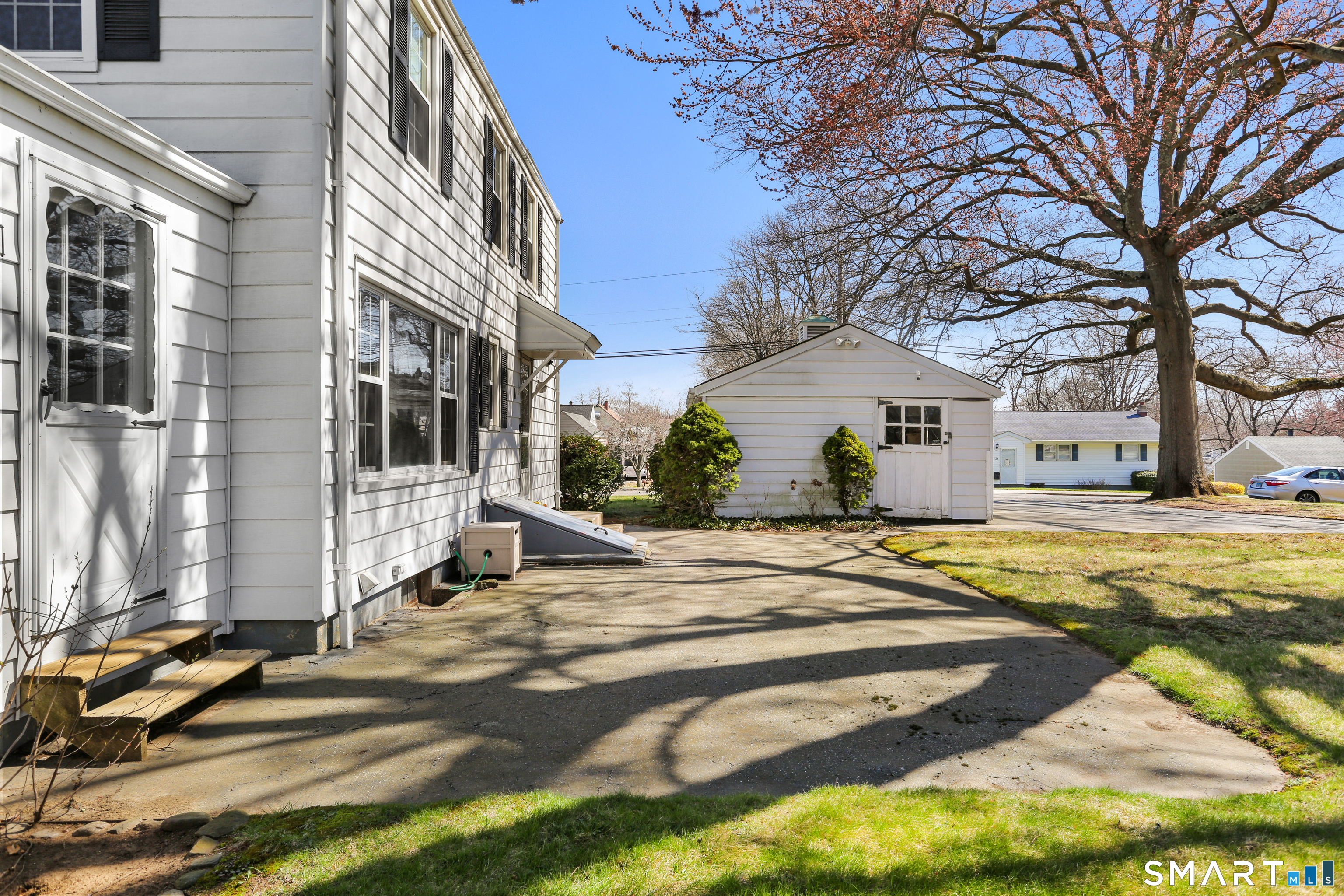 1065 Naugatuck Avenue