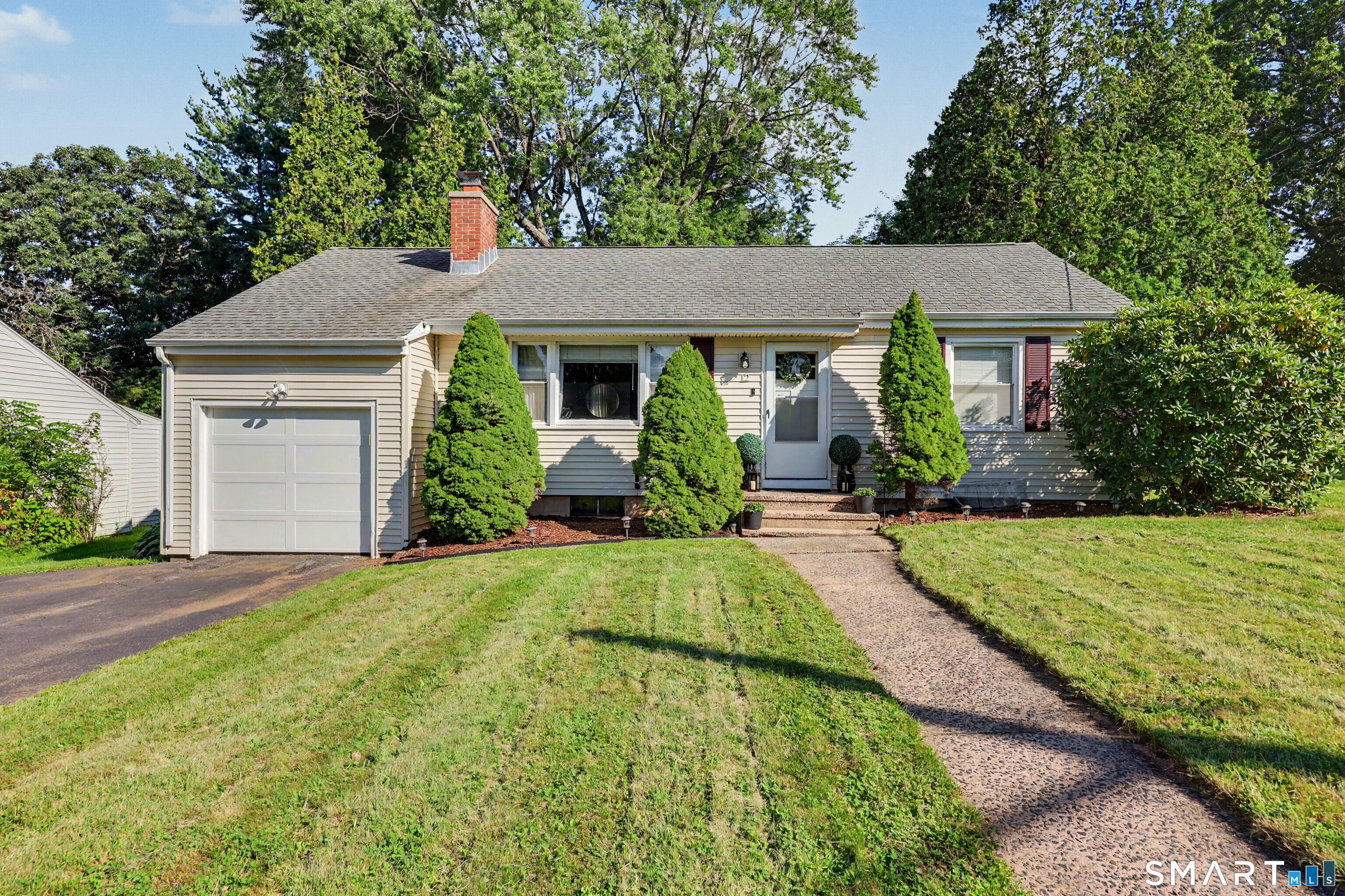 12 Hillview Avenue