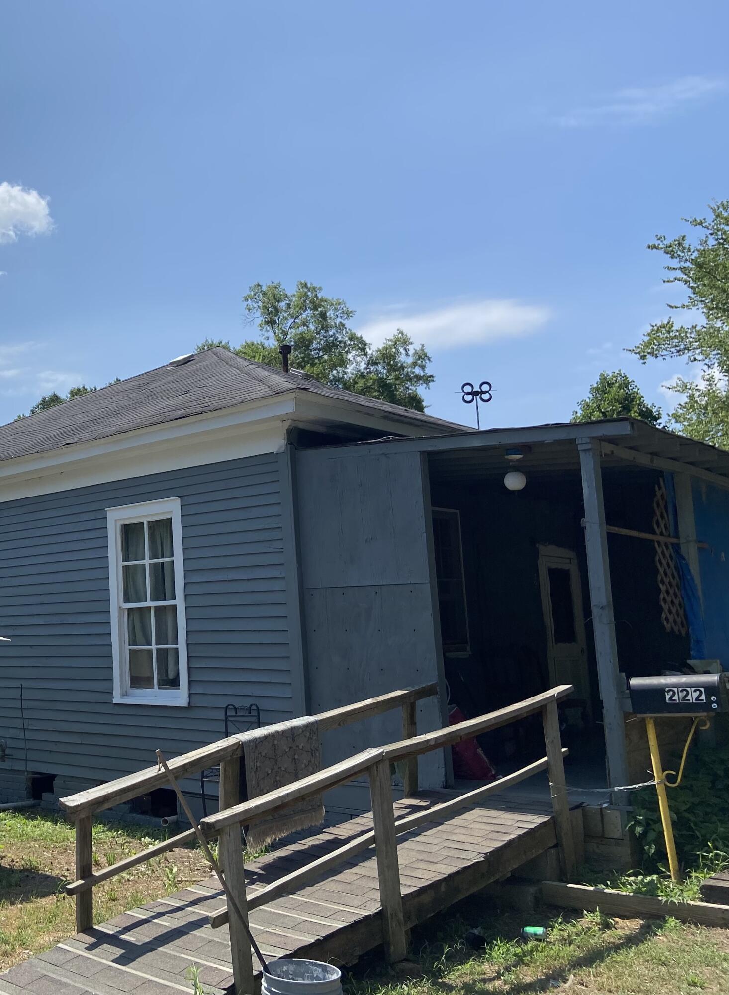 222 SW Cave Spring Street