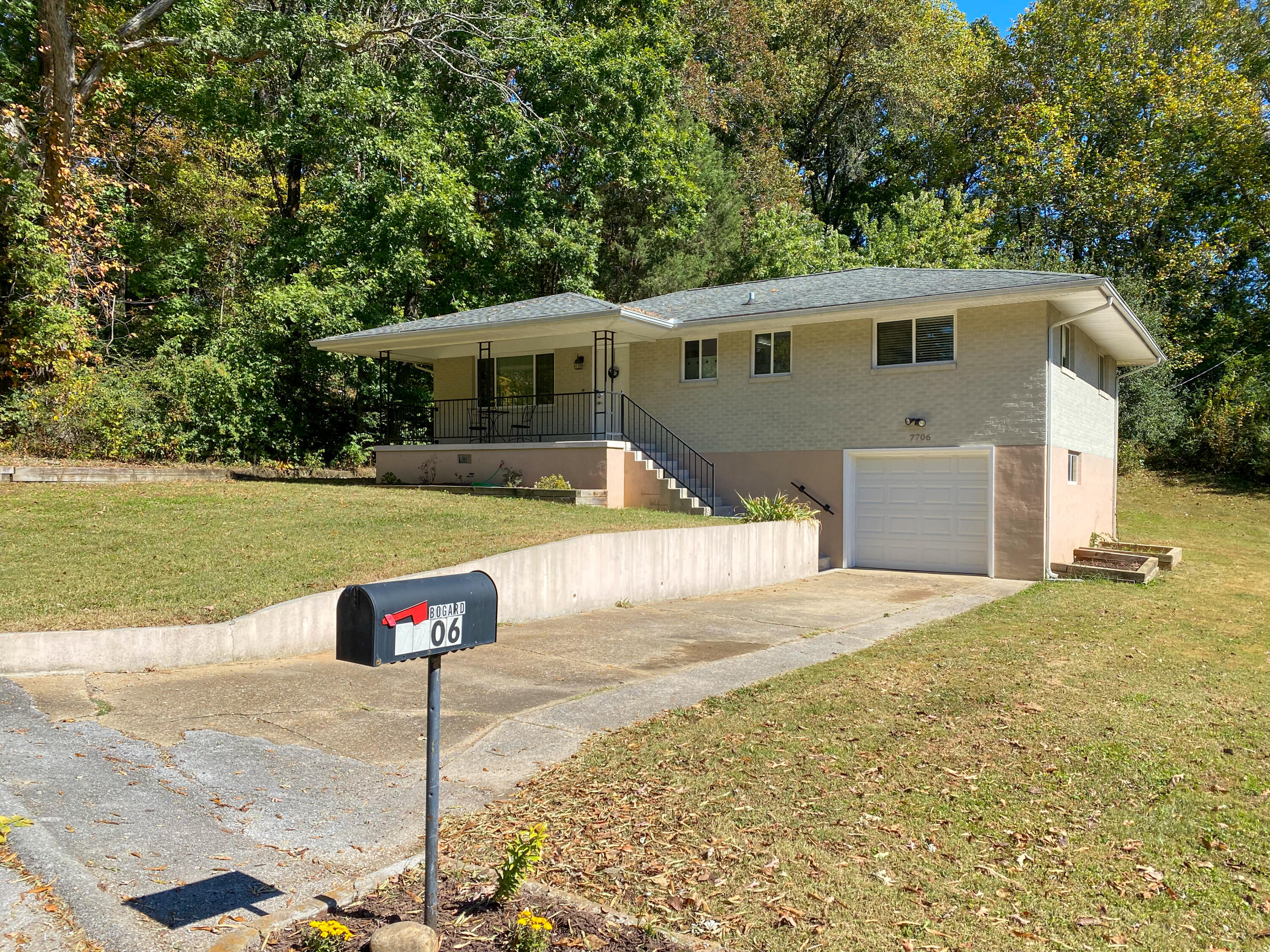 7706 Vista Hills Drive