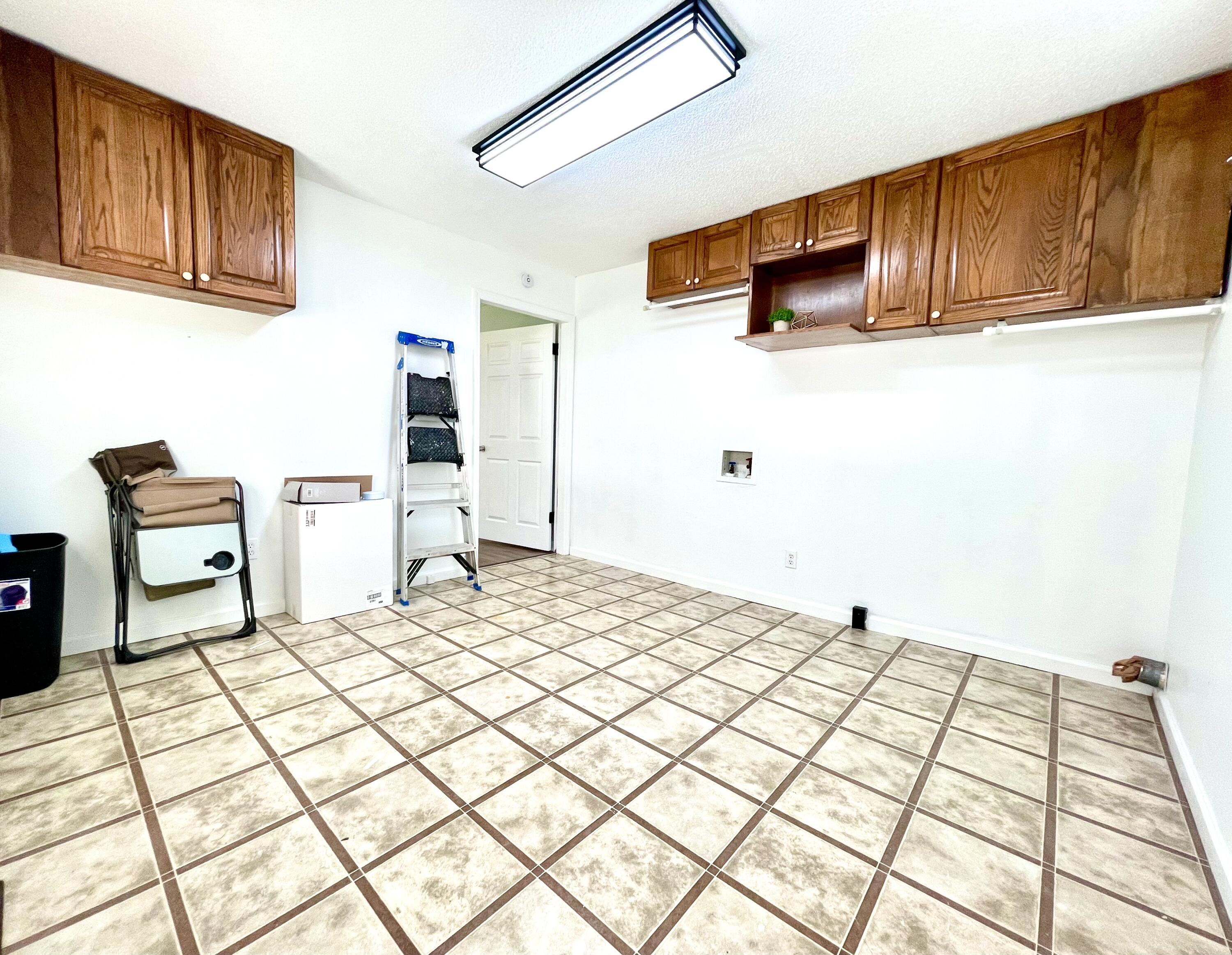 182 N Hickey Circle