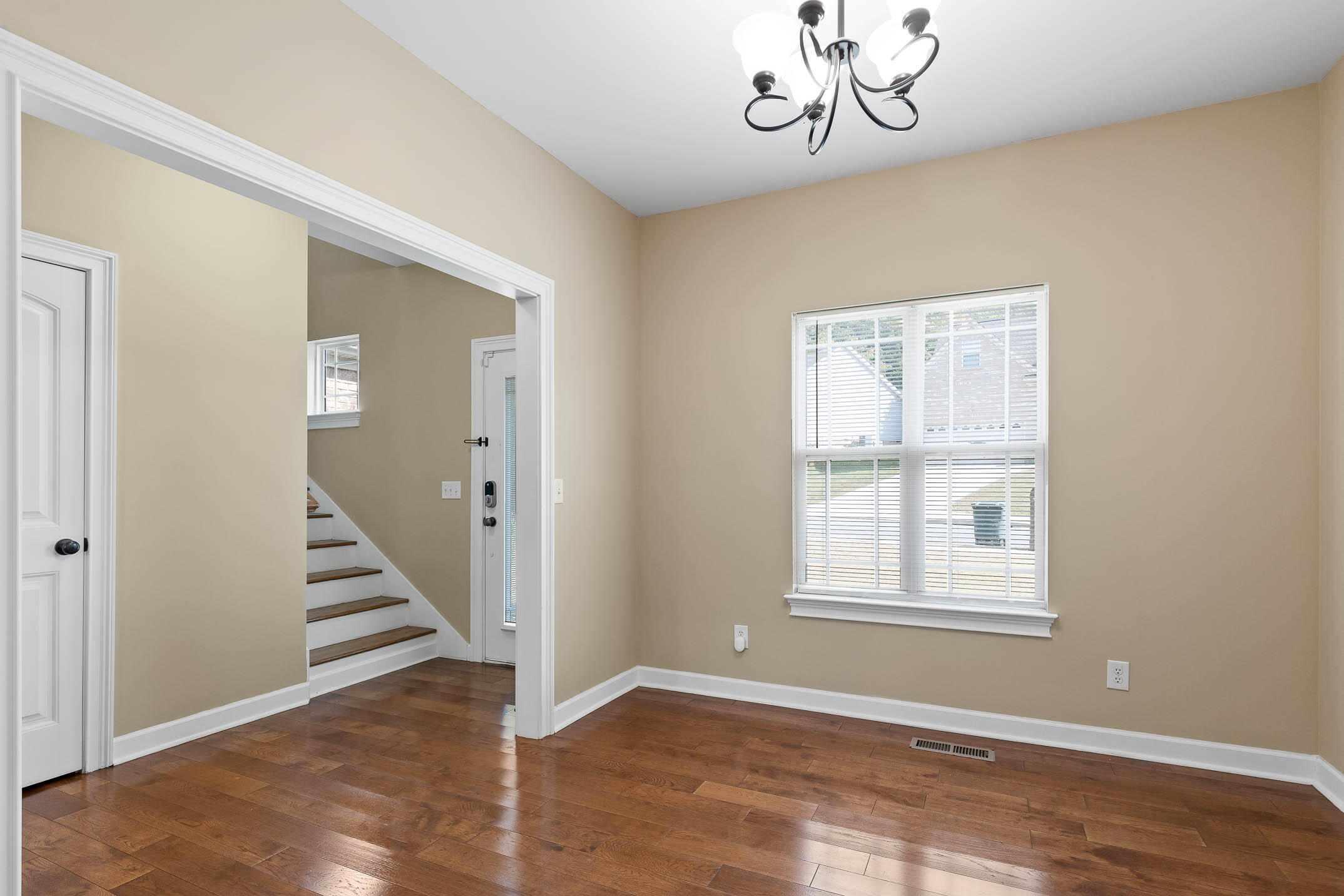 894 Windrush Loop