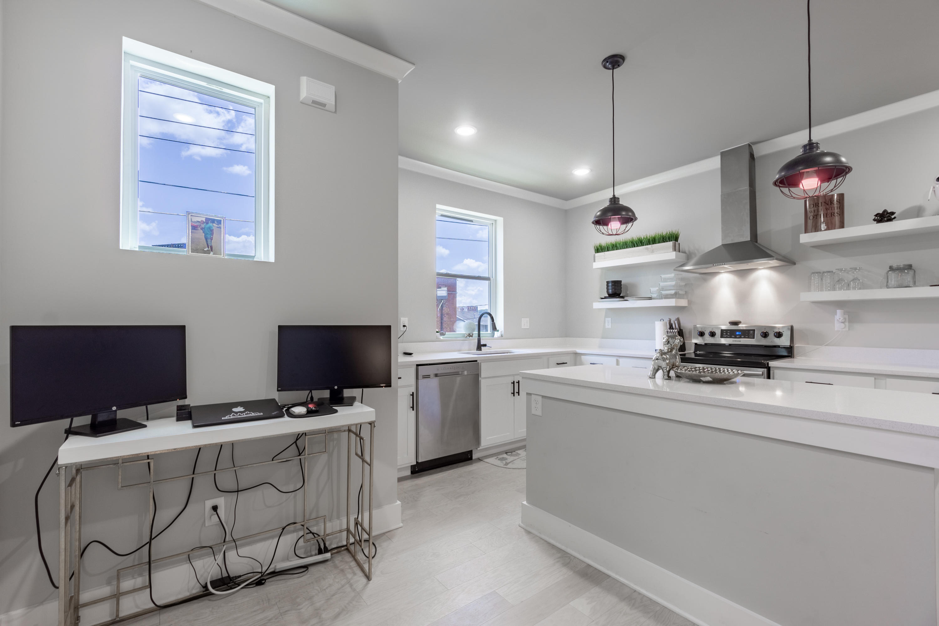 3055 Saint Elmo Avenue, 13