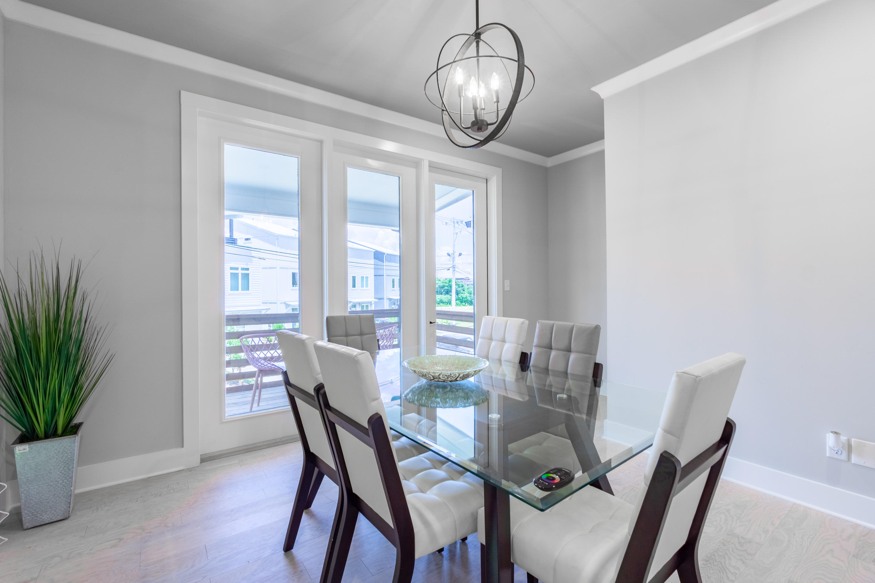 3055 Saint Elmo Avenue, 13
