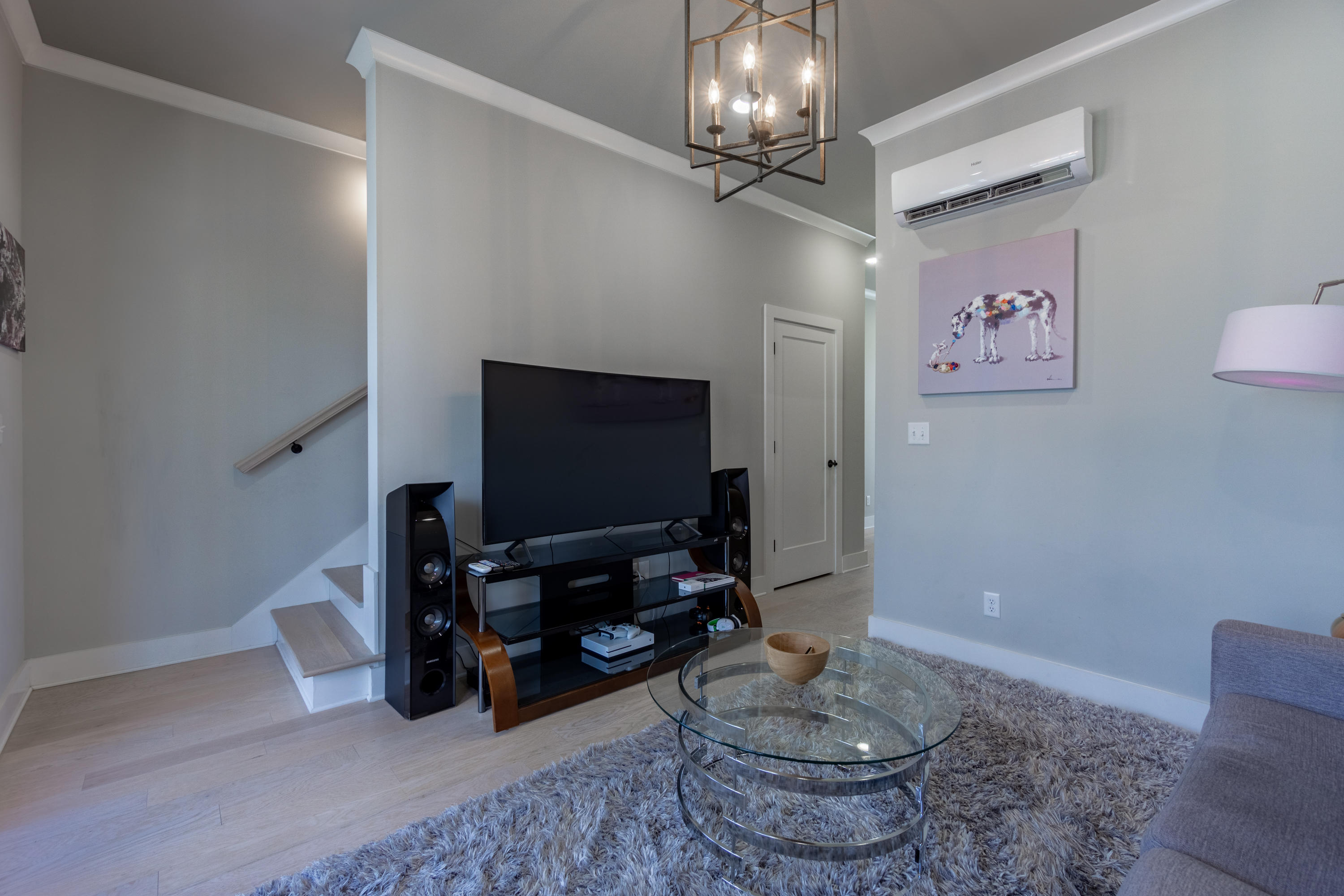 3055 Saint Elmo Avenue, 13