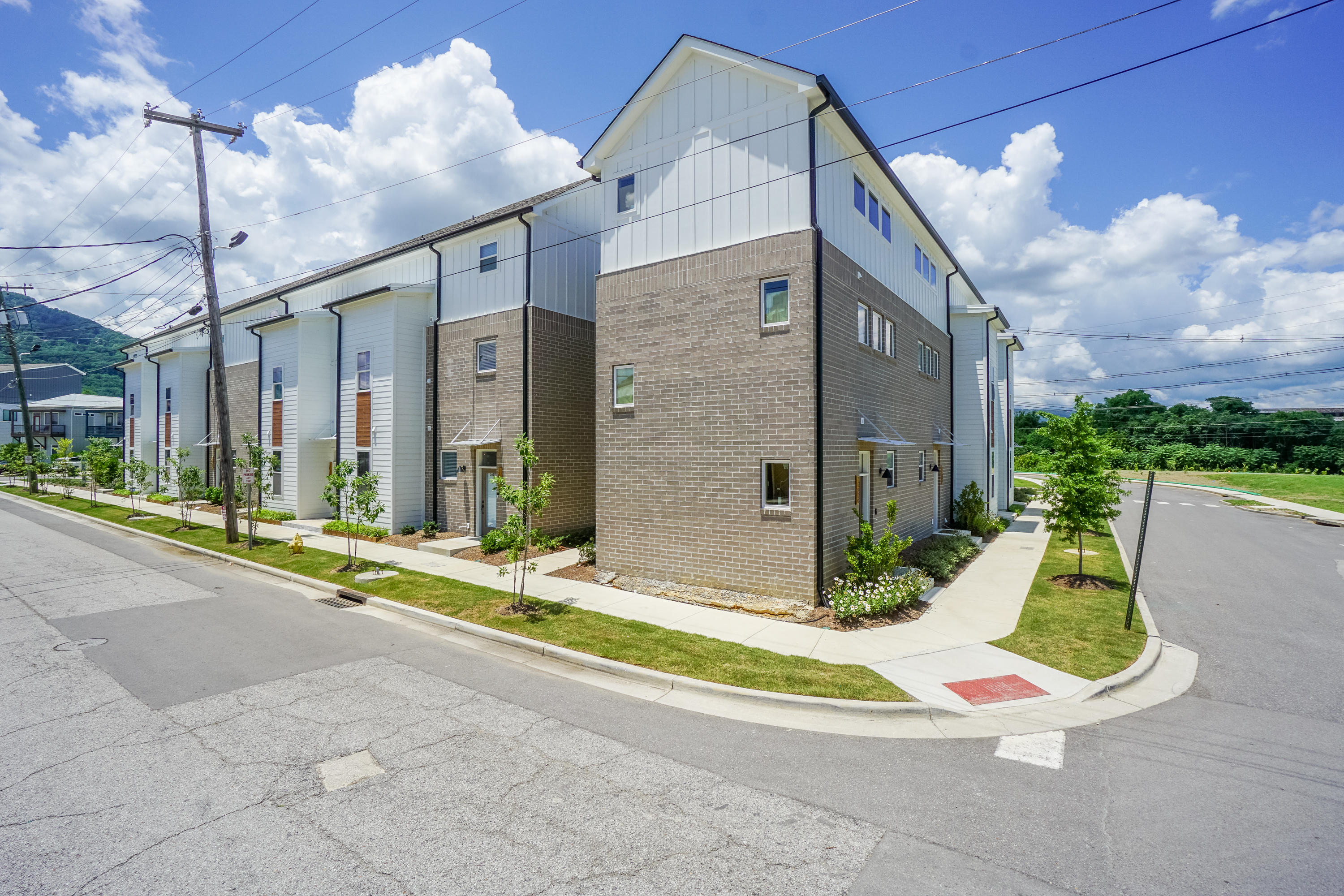 3055 Saint Elmo Avenue, 13