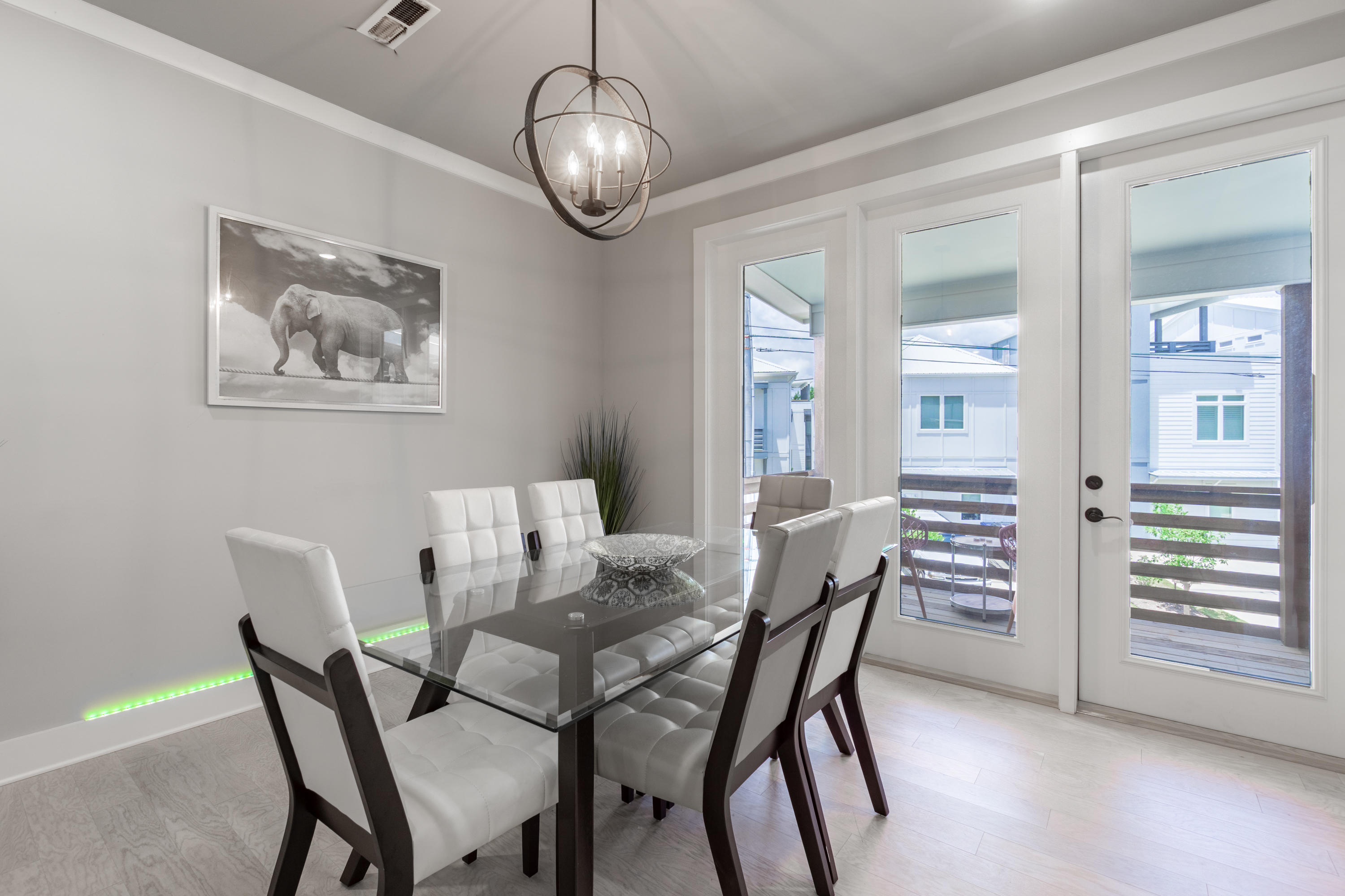 3055 Saint Elmo Avenue, 13