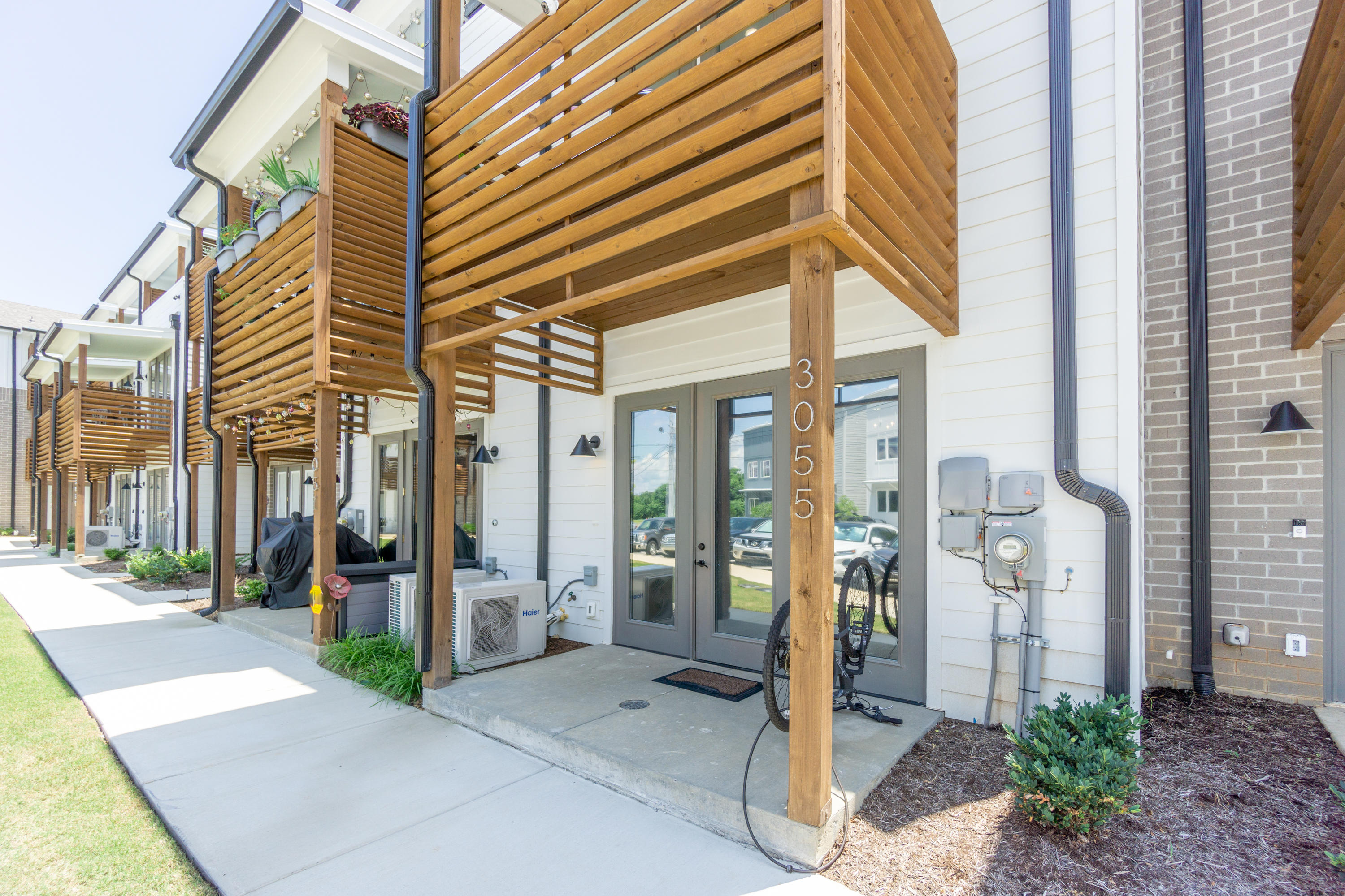 3055 Saint Elmo Avenue, 13