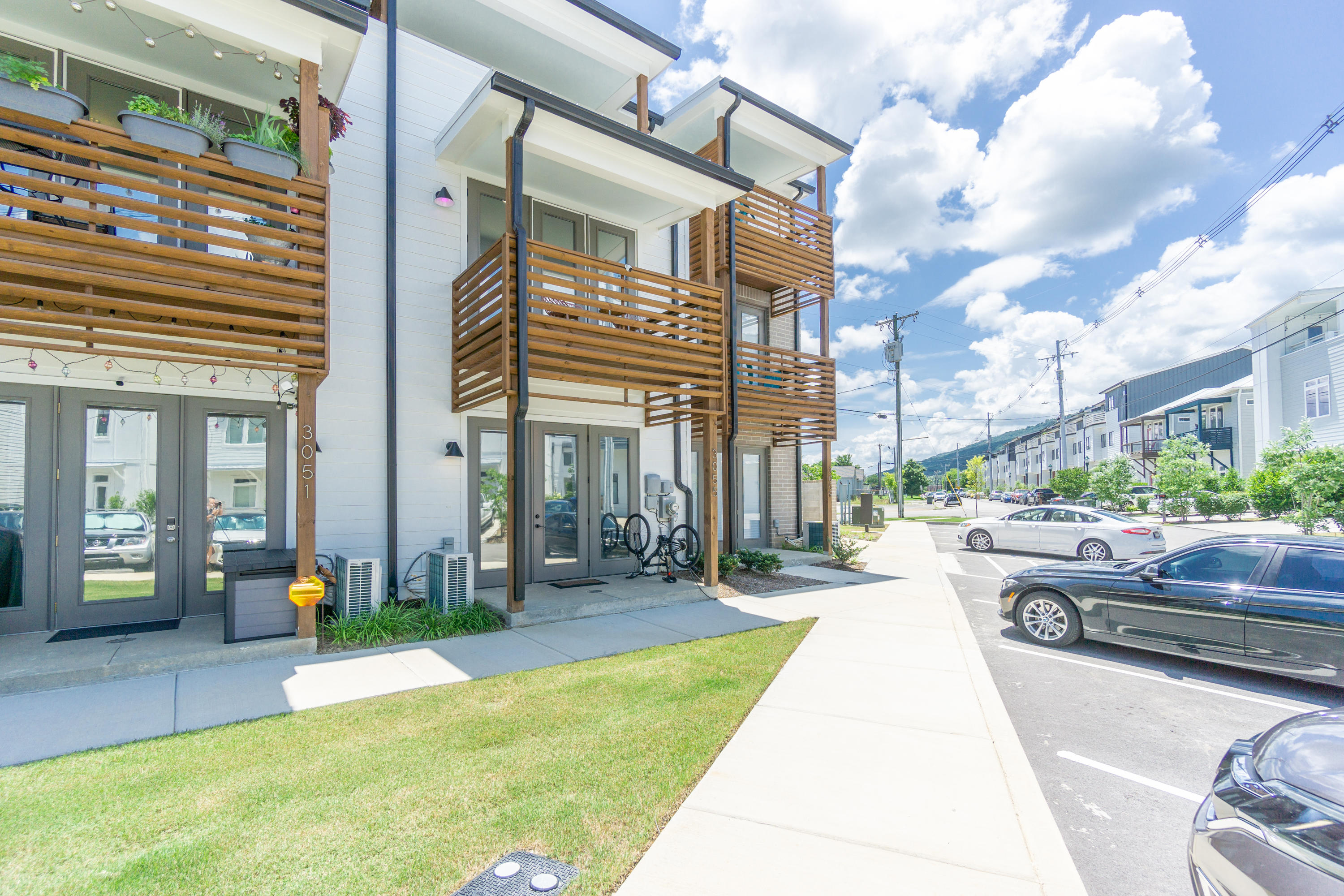 3055 Saint Elmo Avenue, 13