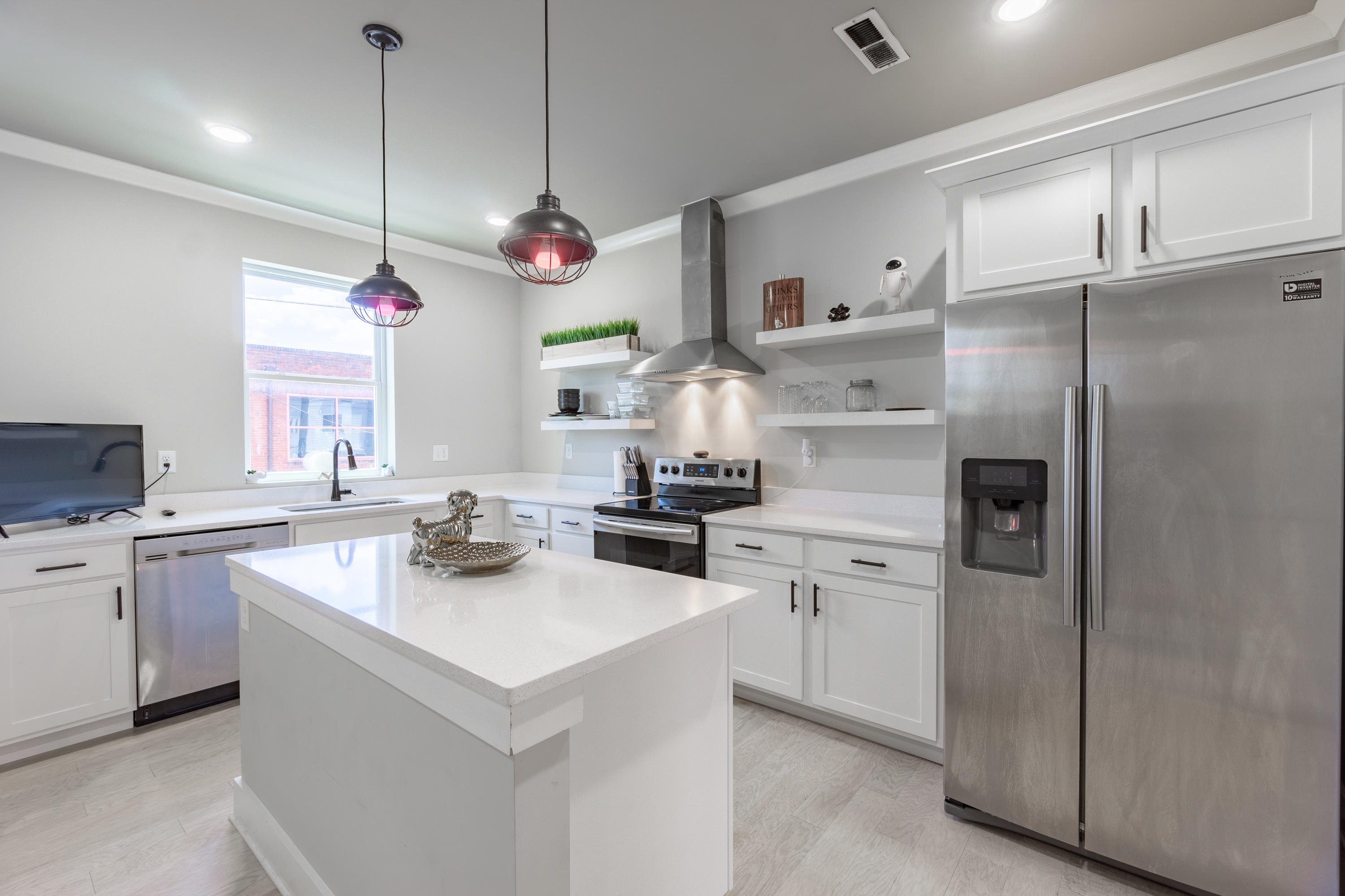 3055 Saint Elmo Avenue, 13