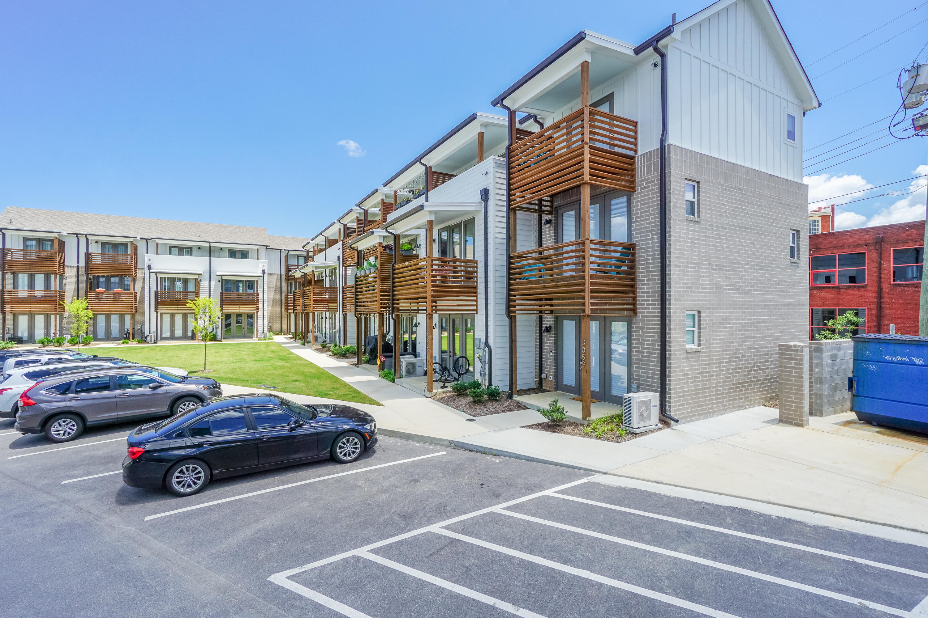 3055 Saint Elmo Avenue, 13