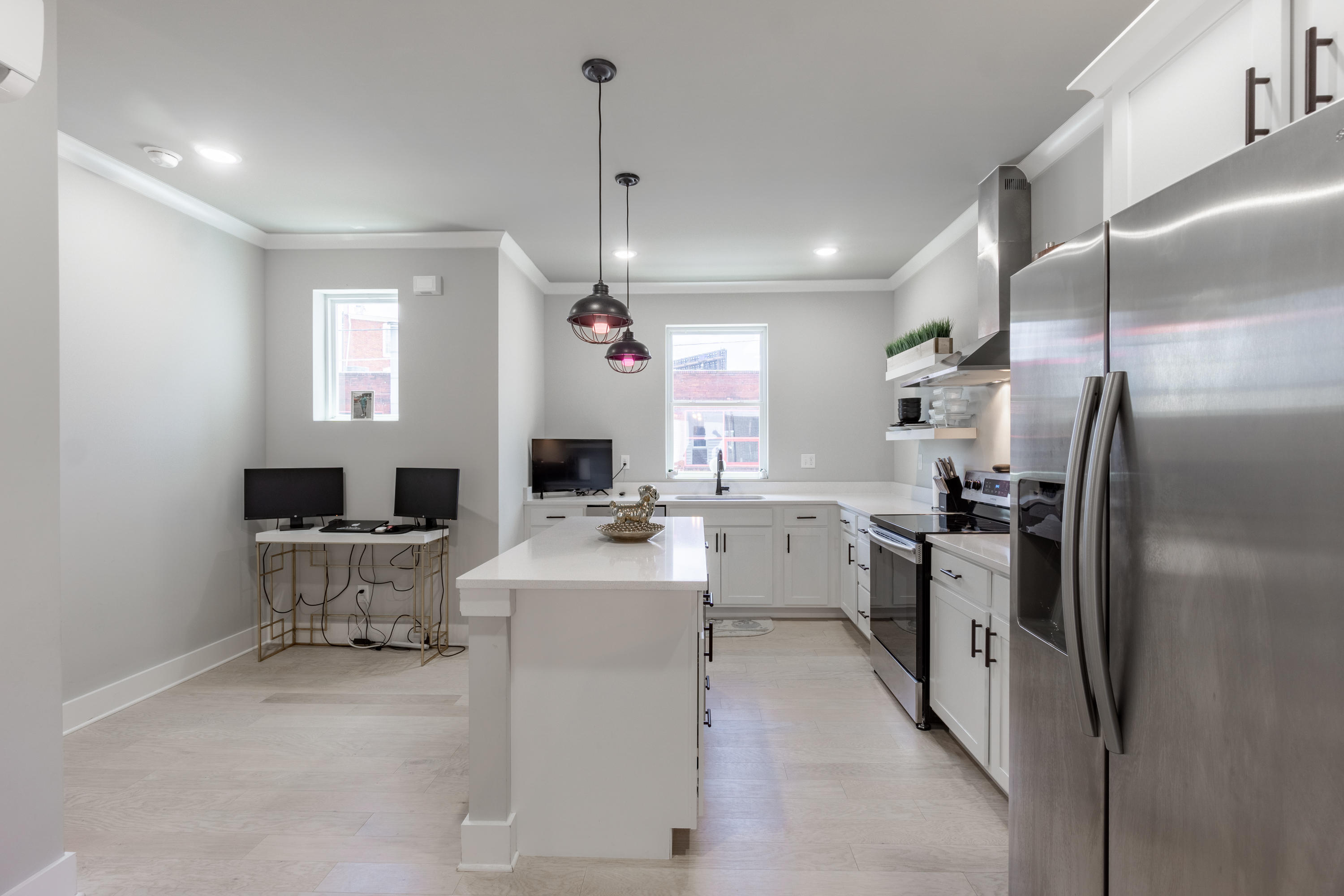 3055 Saint Elmo Avenue, 13
