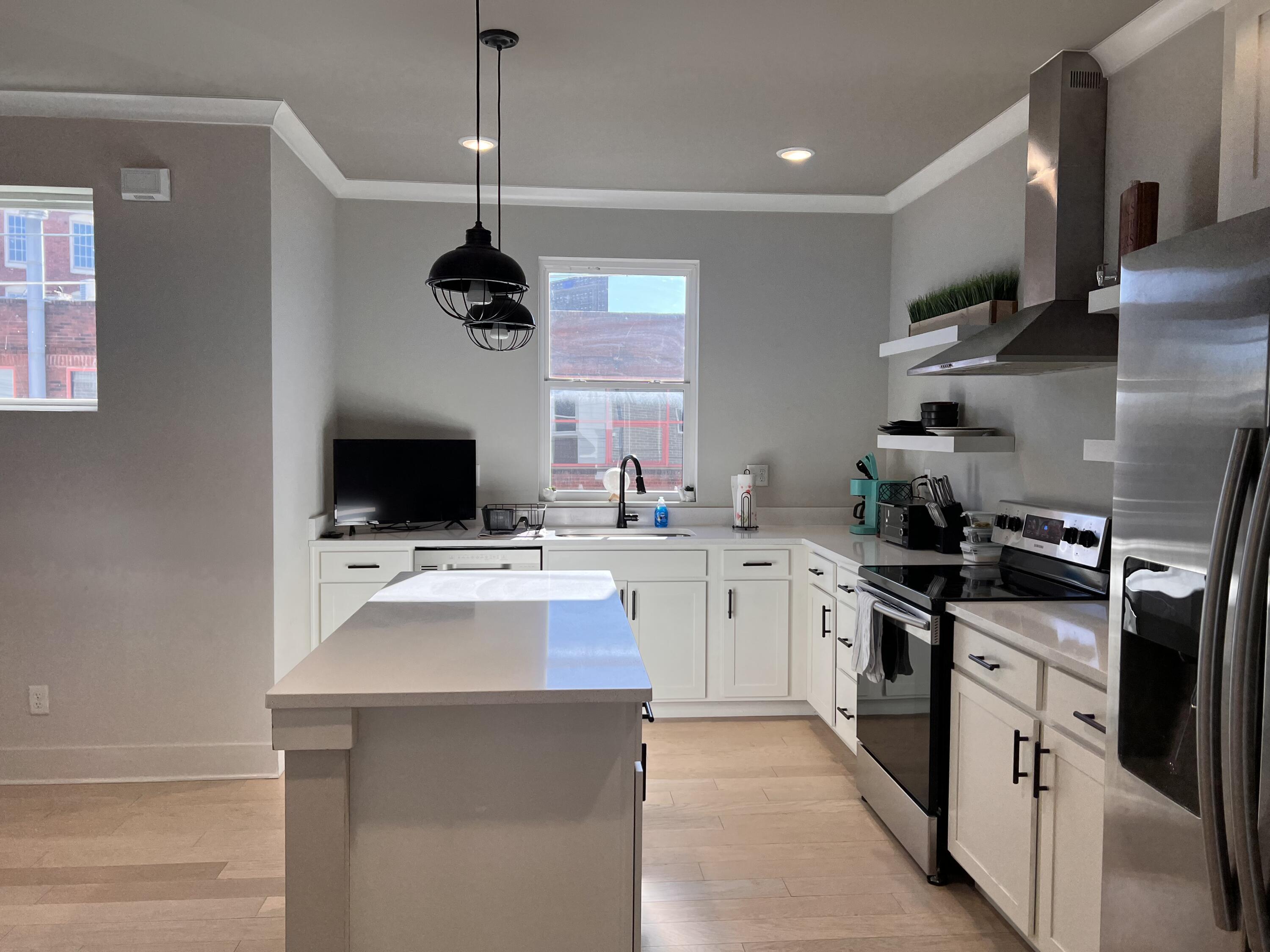 3055 Saint Elmo Avenue, 13