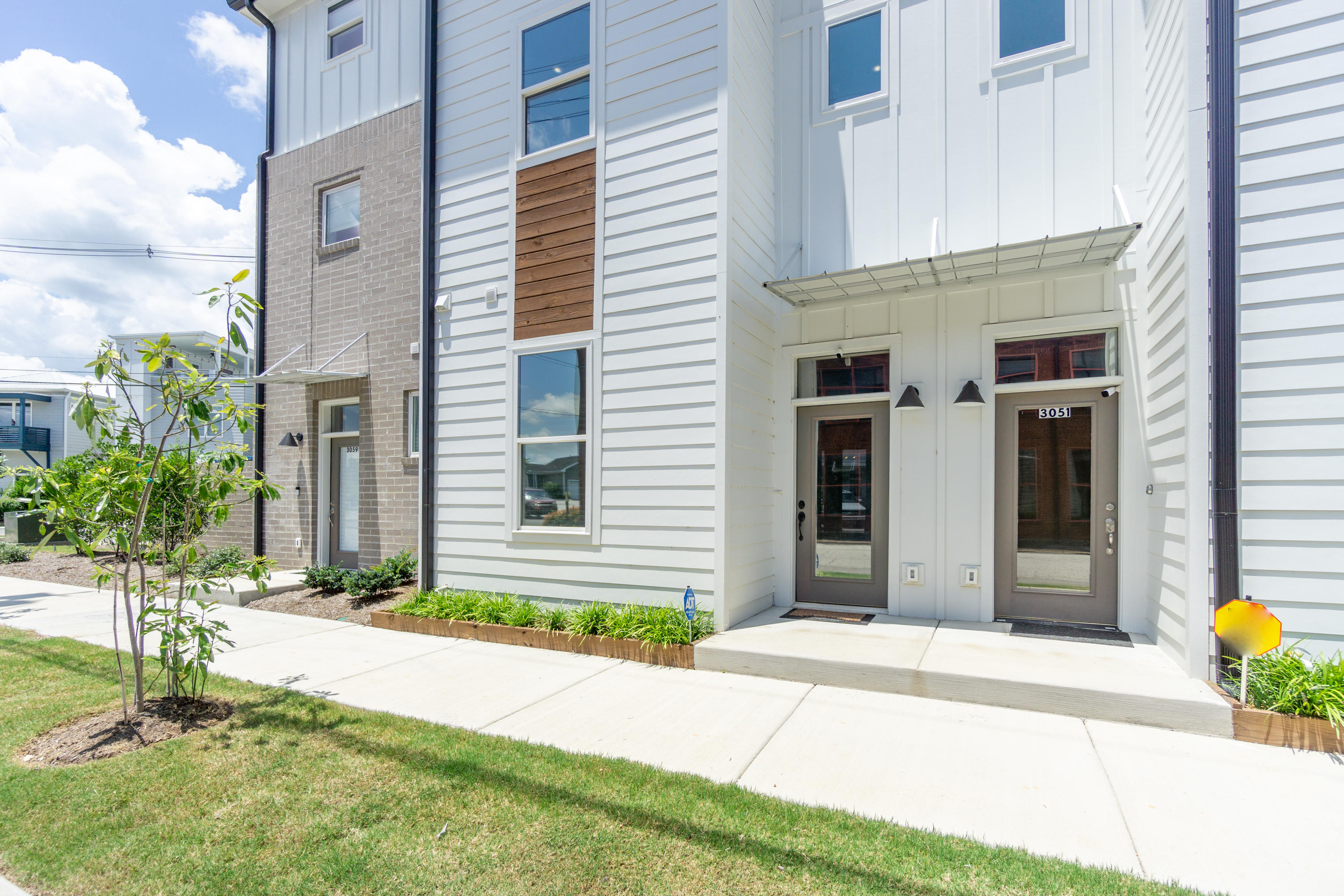 3055 Saint Elmo Avenue, 13