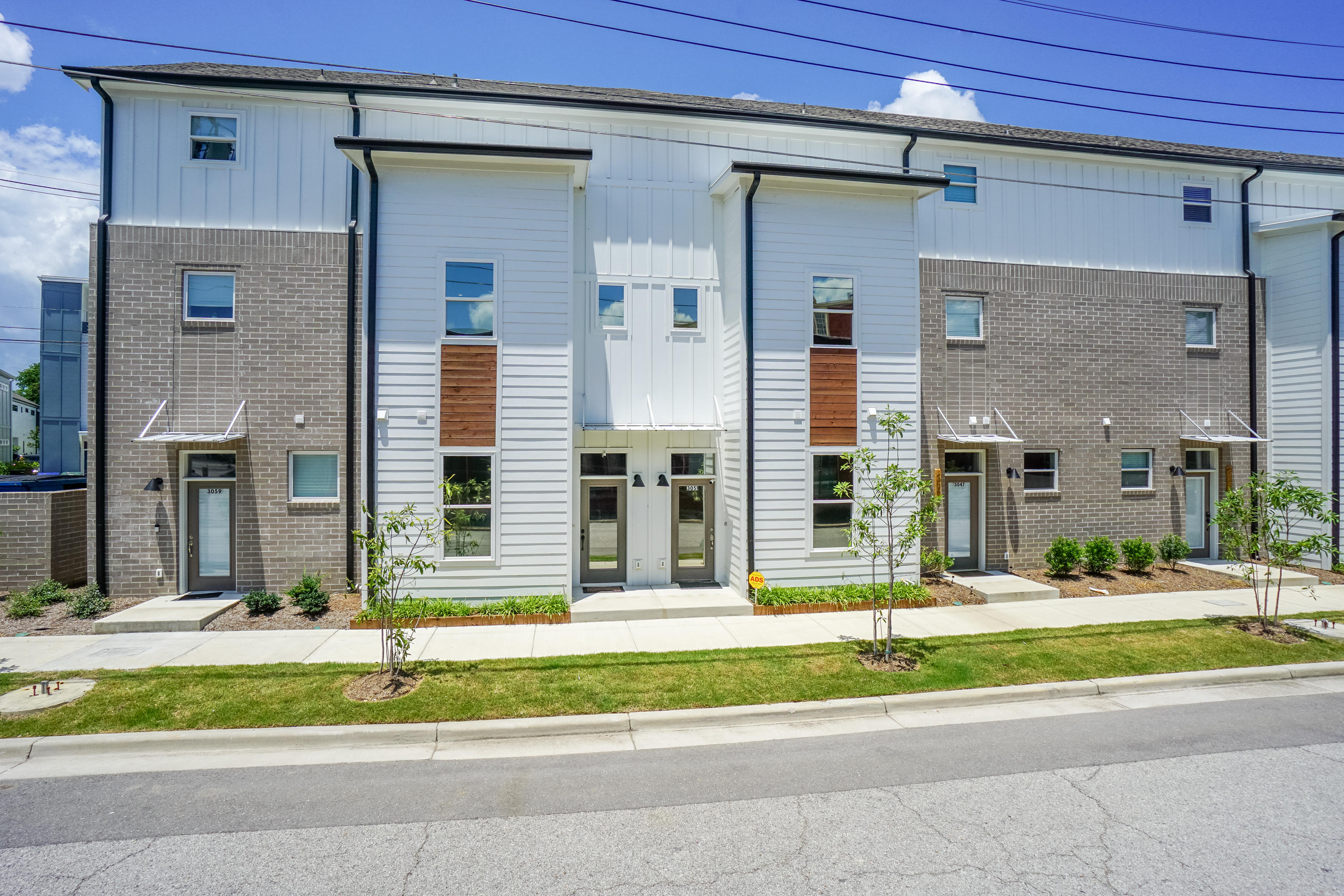 3055 Saint Elmo Avenue, 13