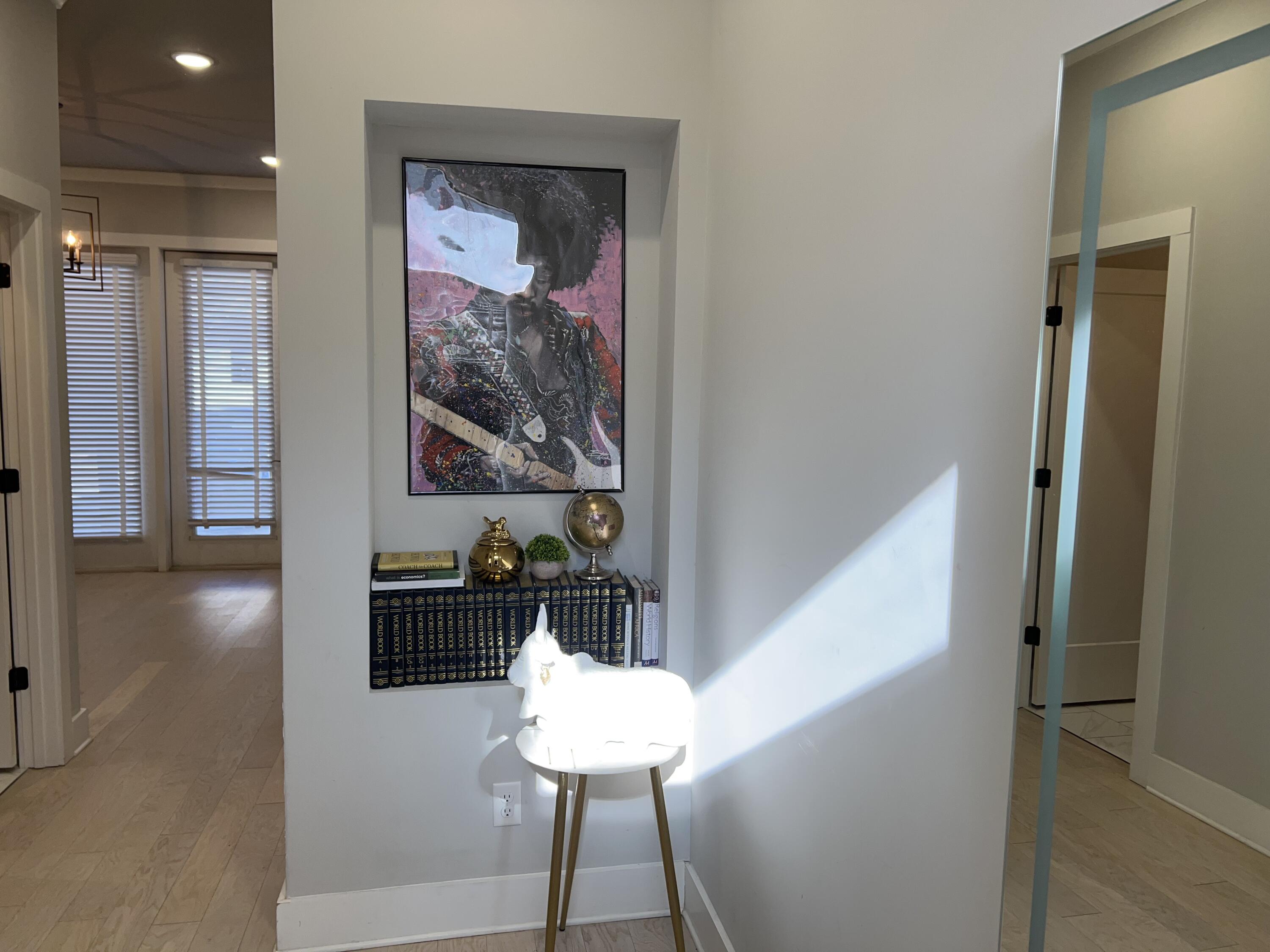 3055 Saint Elmo Avenue, 13