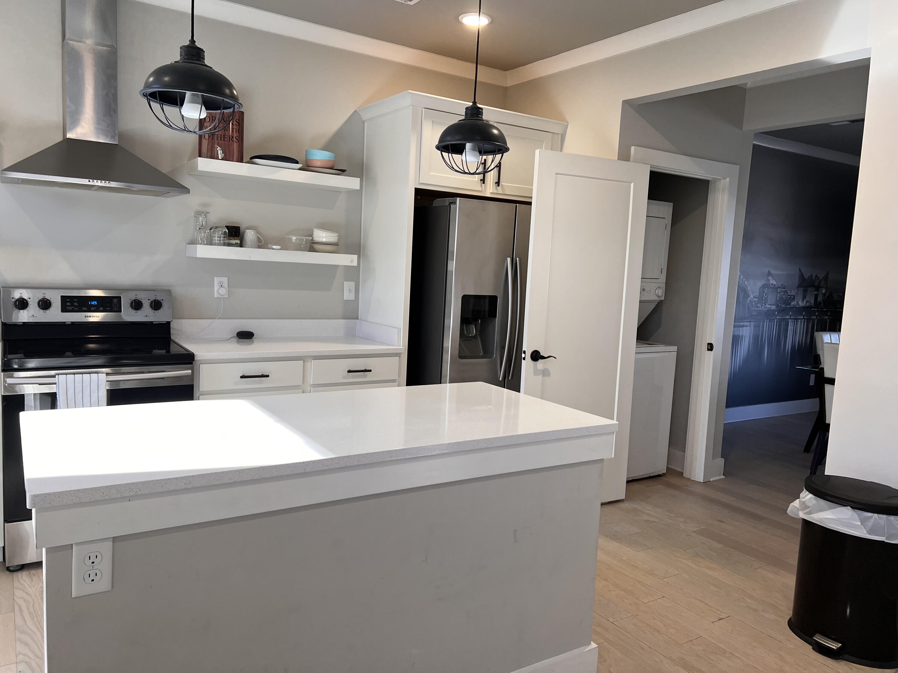 3055 Saint Elmo Avenue, 13