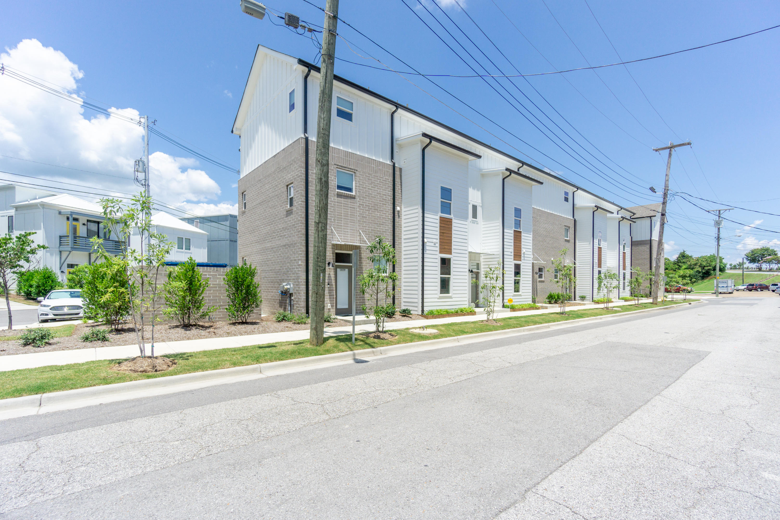 3055 Saint Elmo Avenue, 13