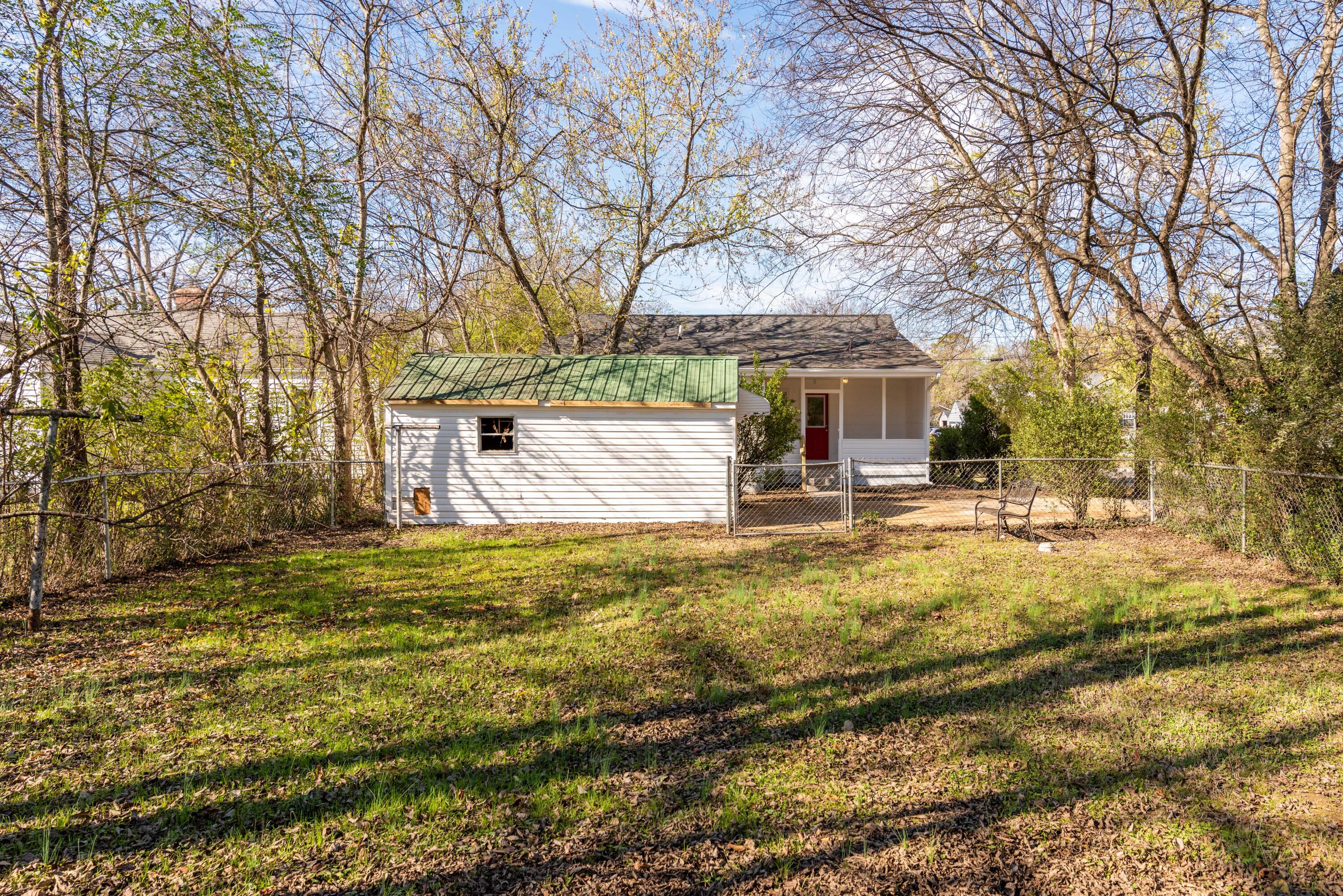 1400 Sunnyfield Lane