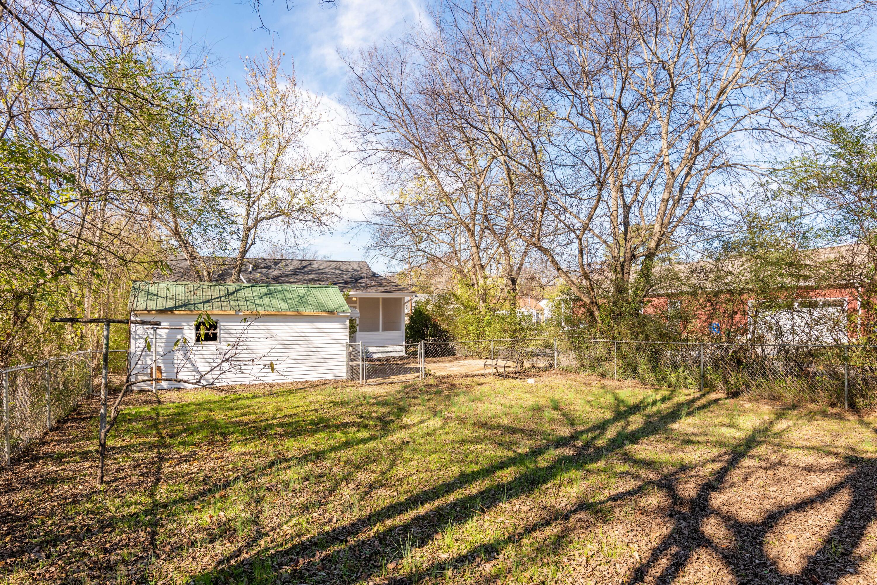 1400 Sunnyfield Lane