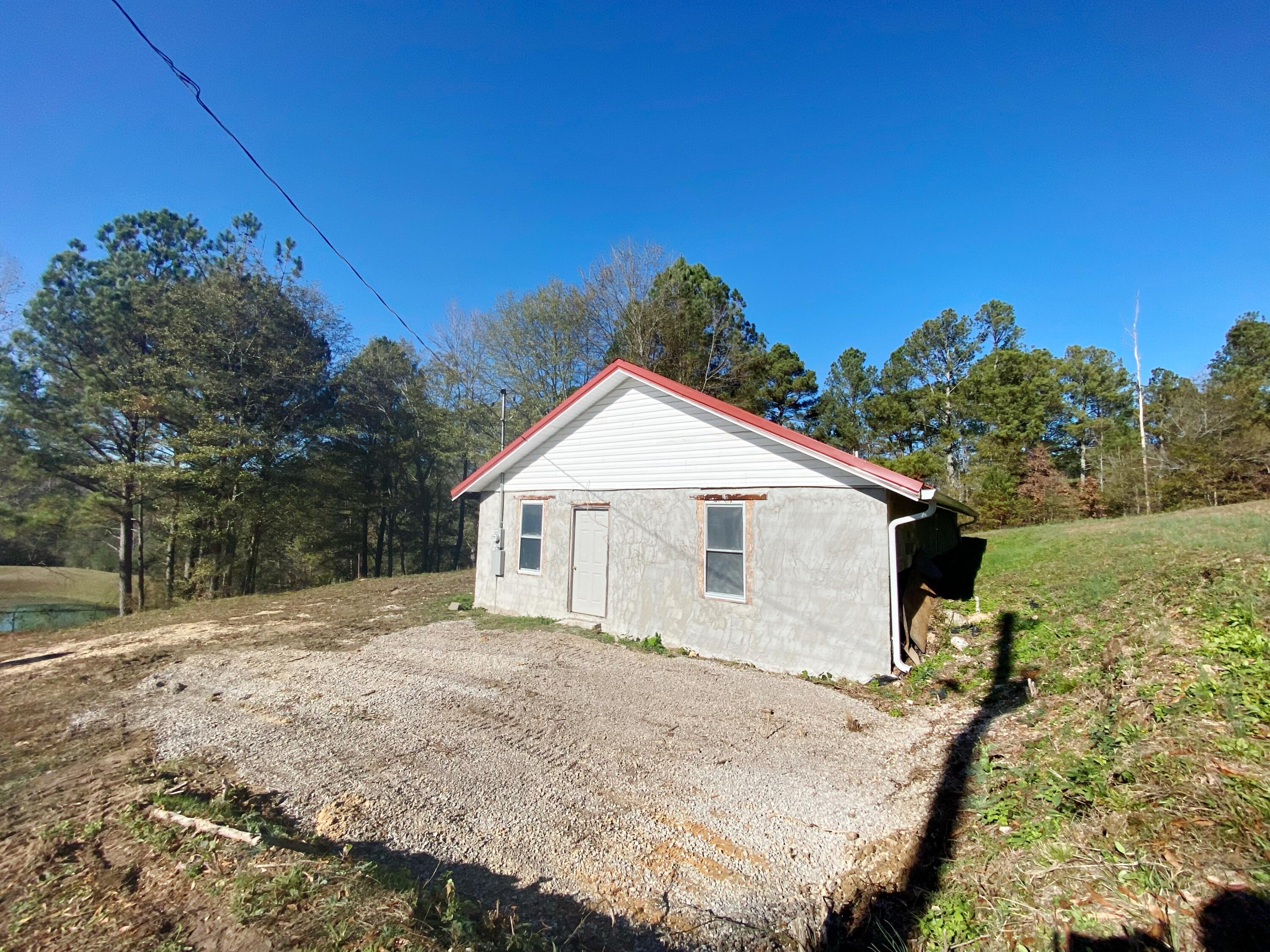 140 Old Lee School Road, LaFayette