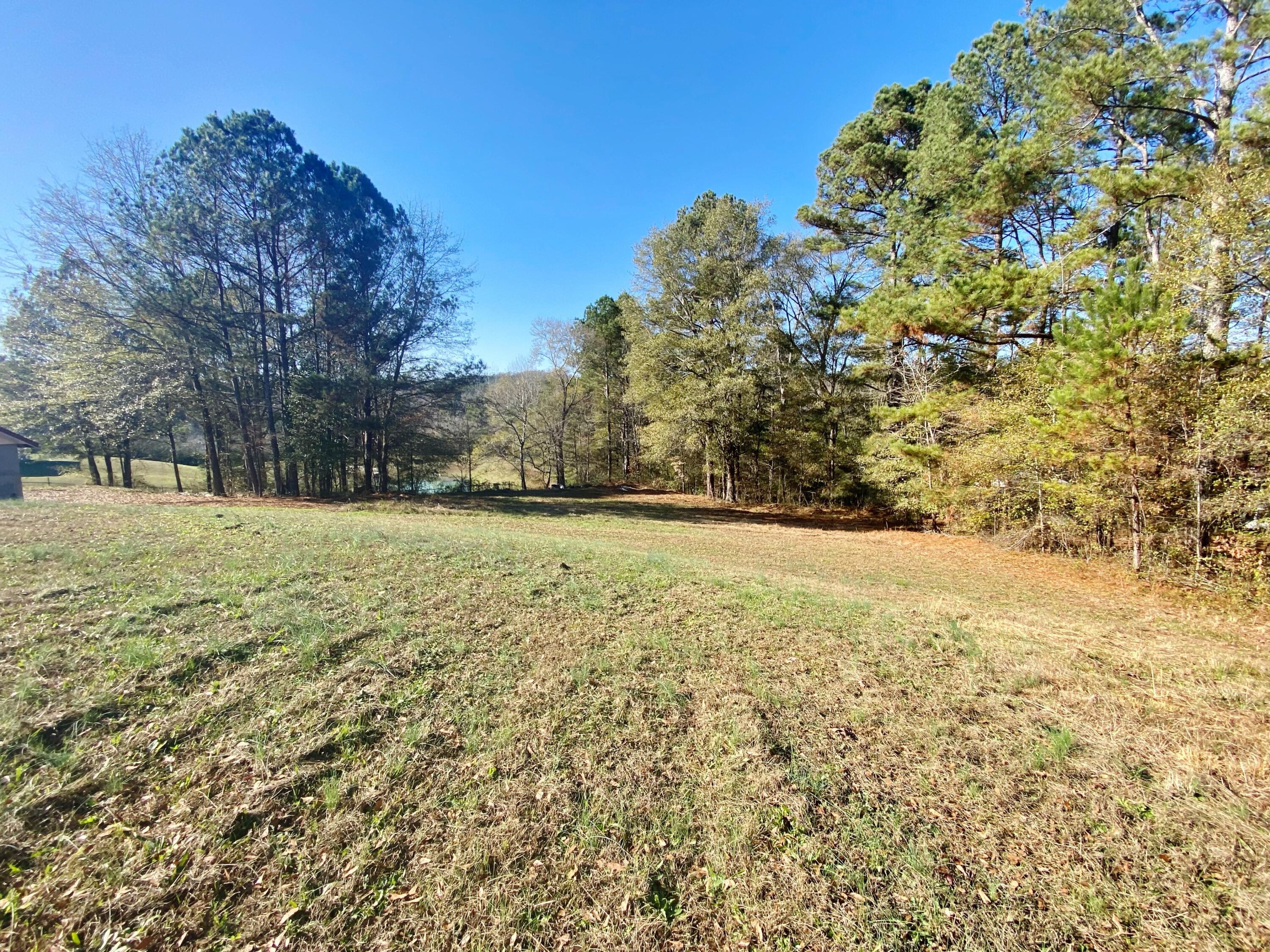 140 Old Lee School Road, LaFayette