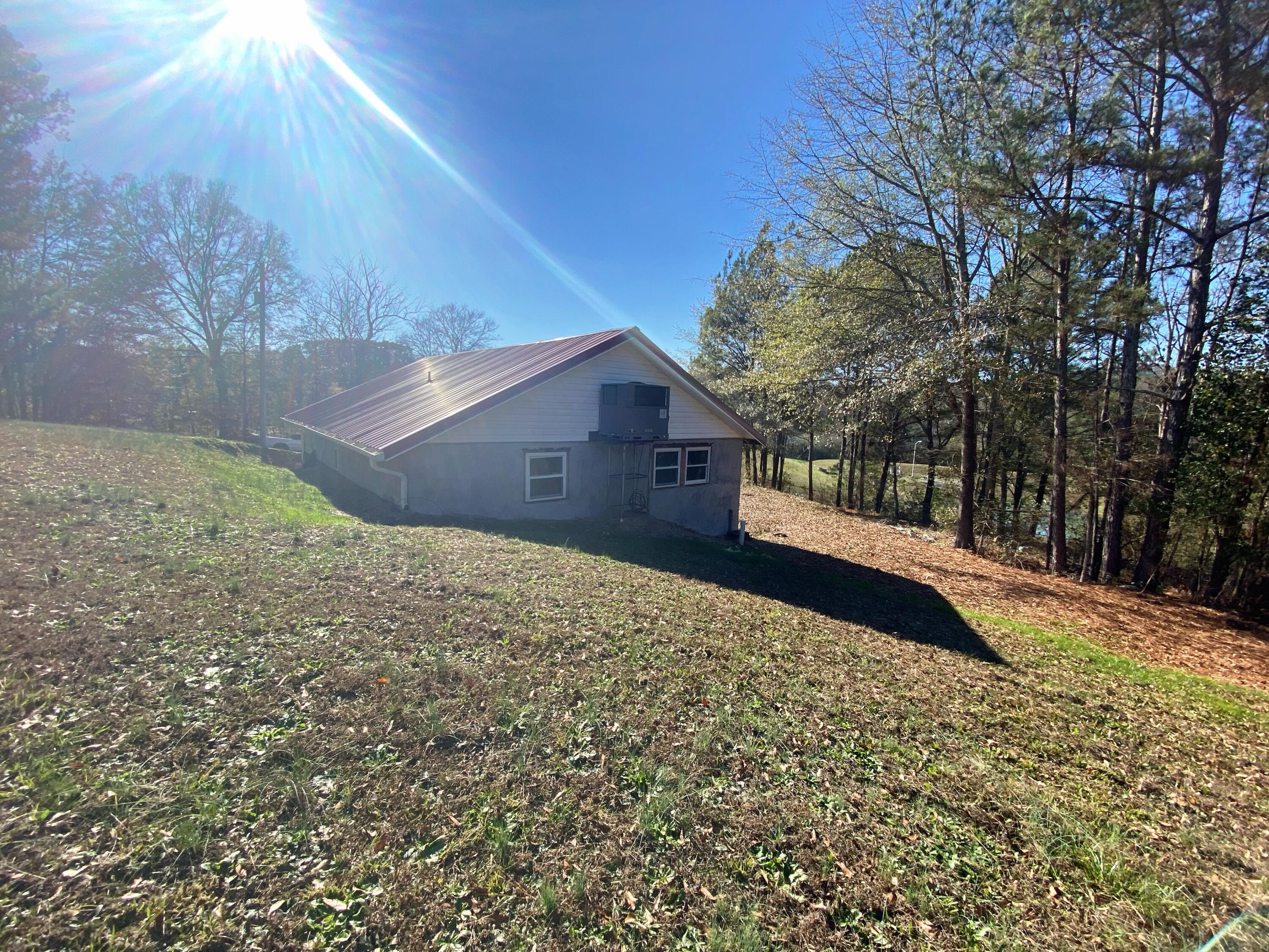140 Old Lee School Road, LaFayette