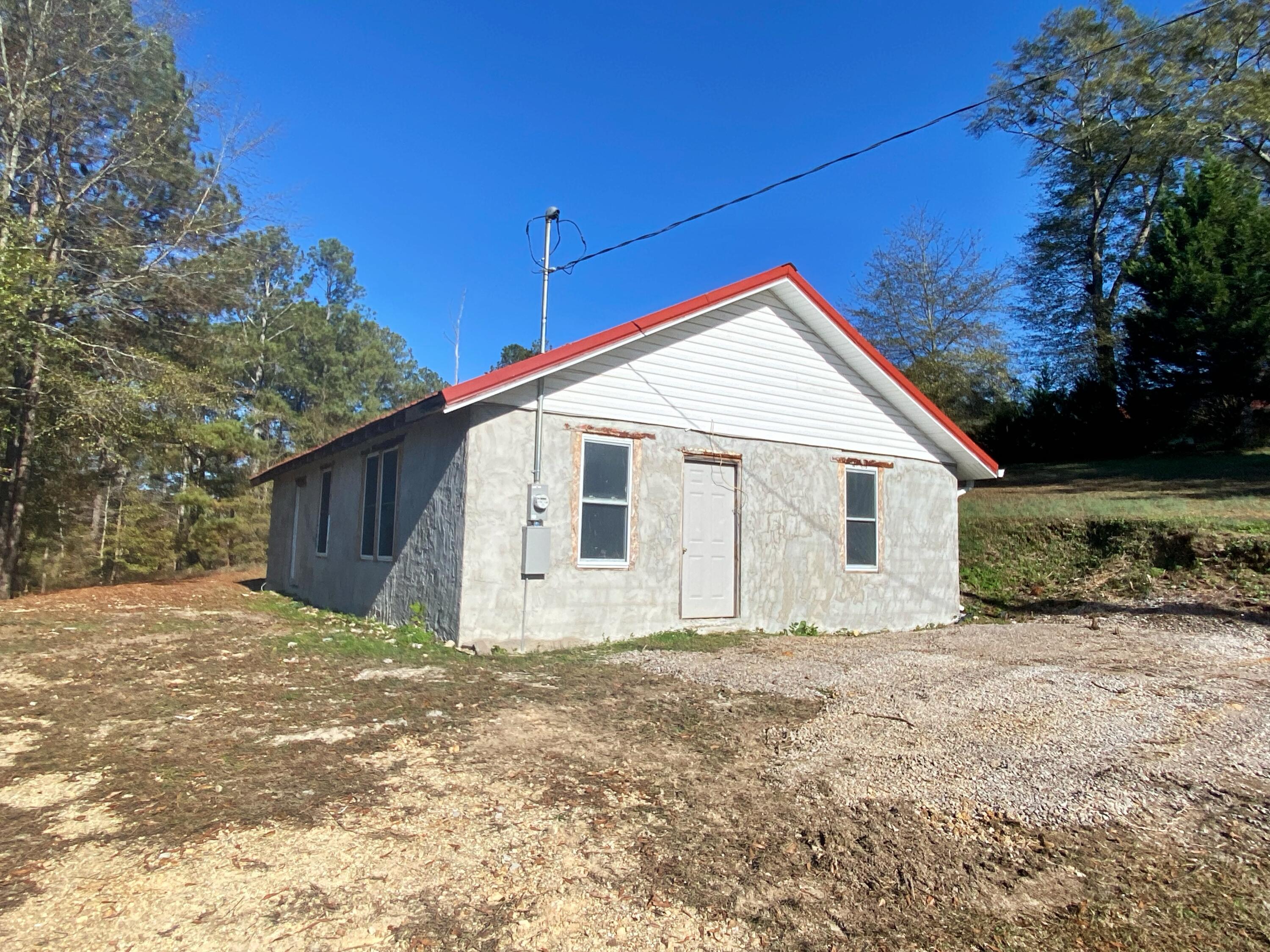140 Old Lee School Road, LaFayette