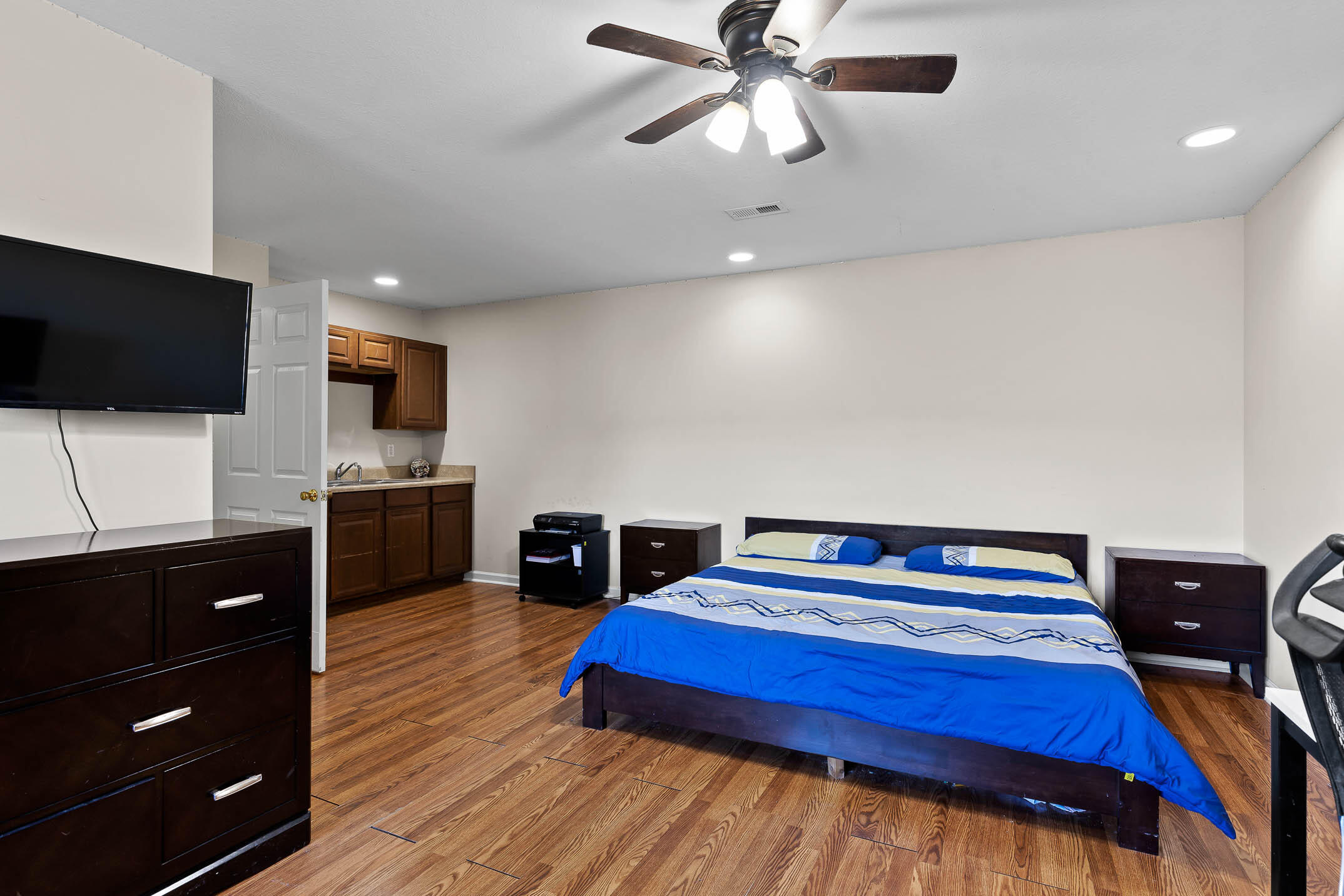 10464 Card Road