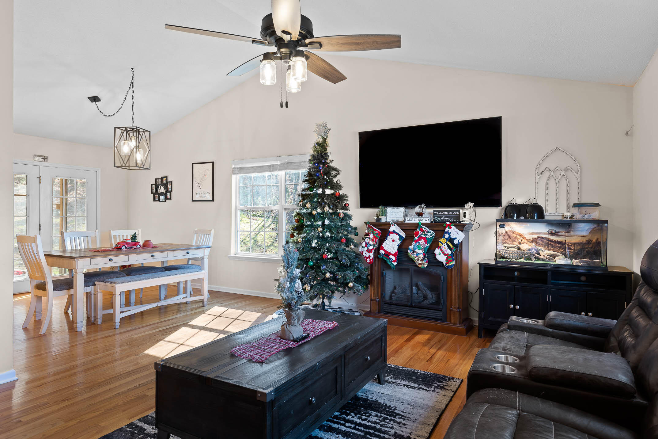 10464 Card Road