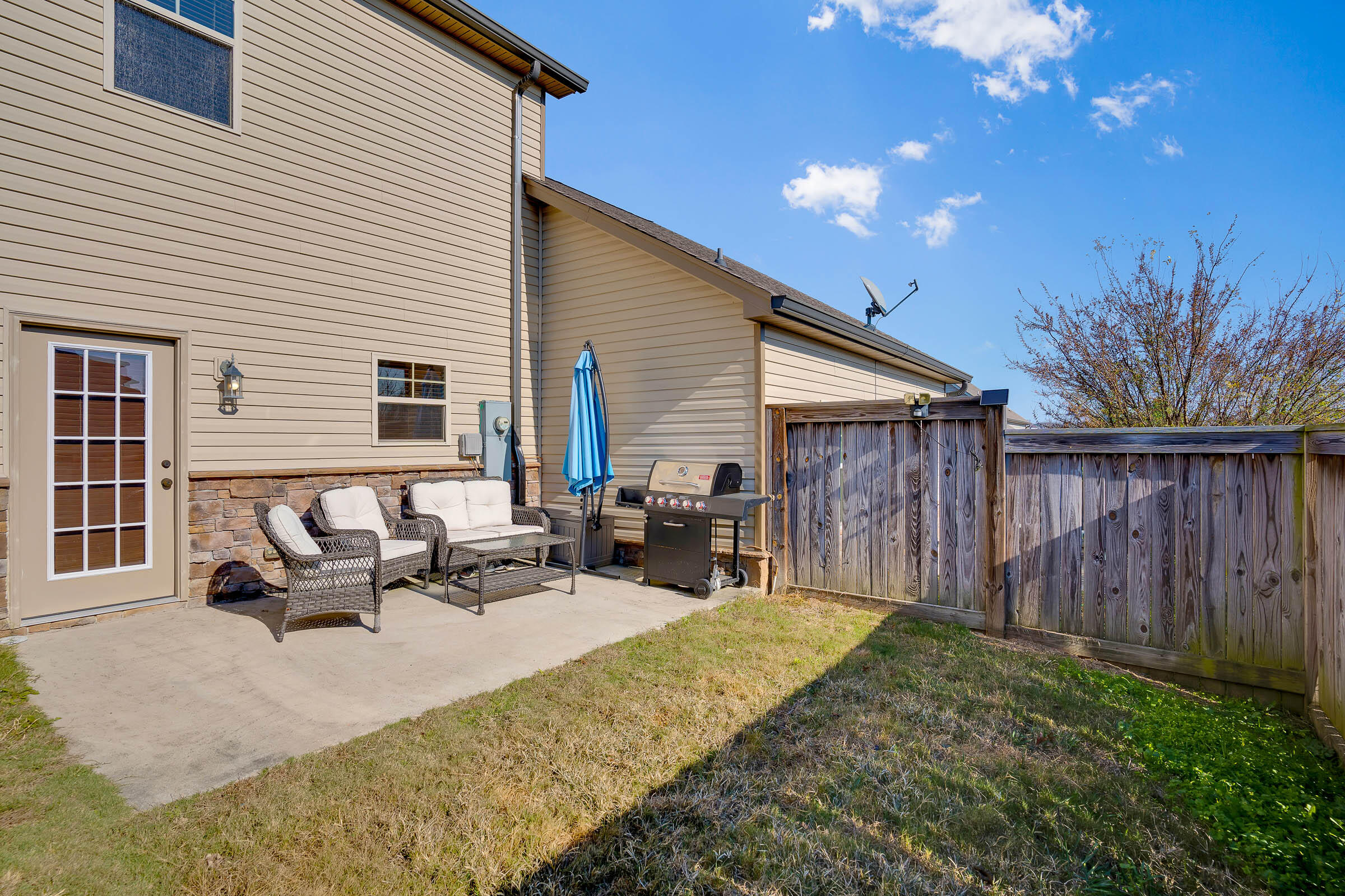 1726 NE Stonebriar Drive