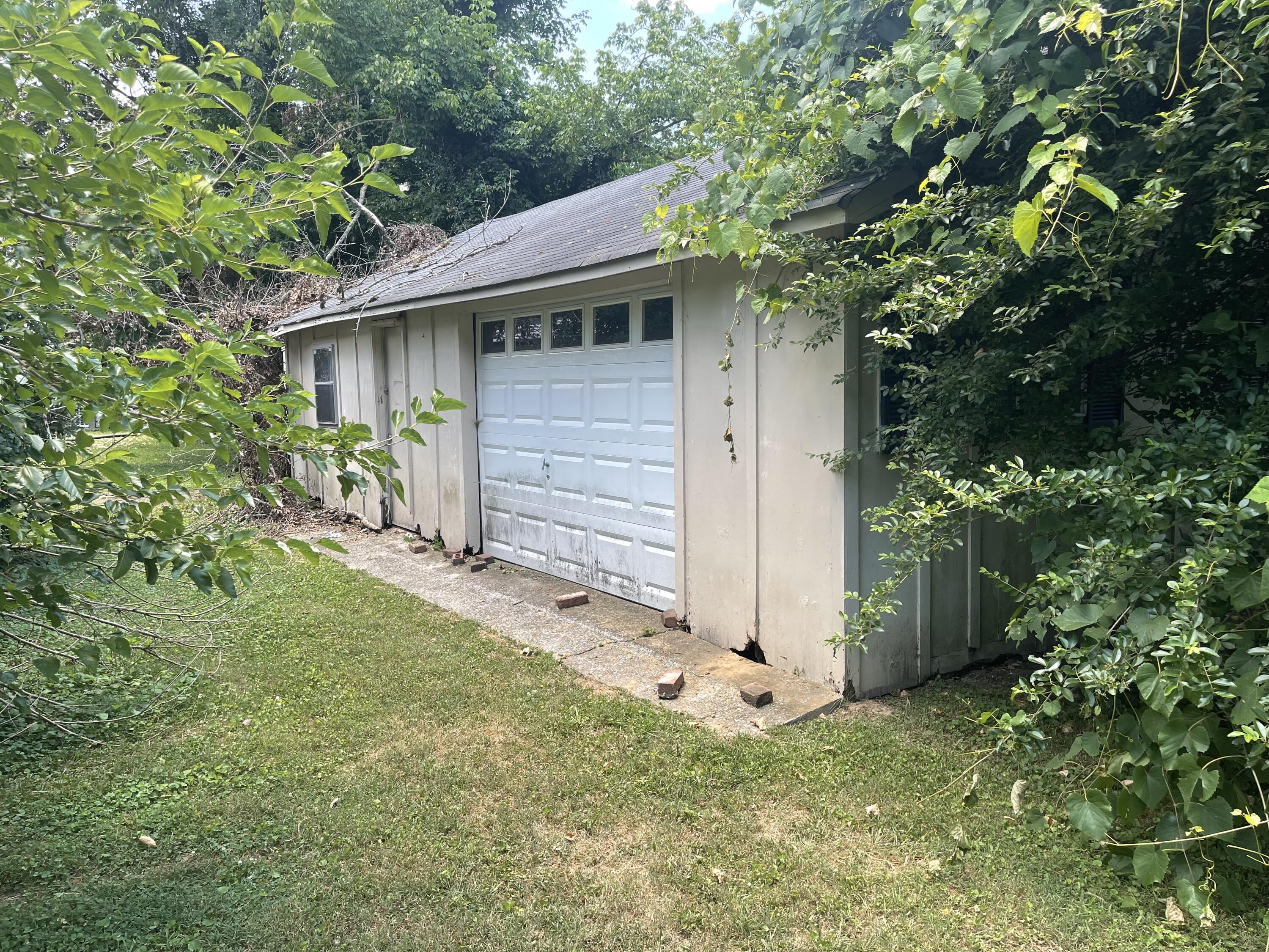 15327 Roark Road