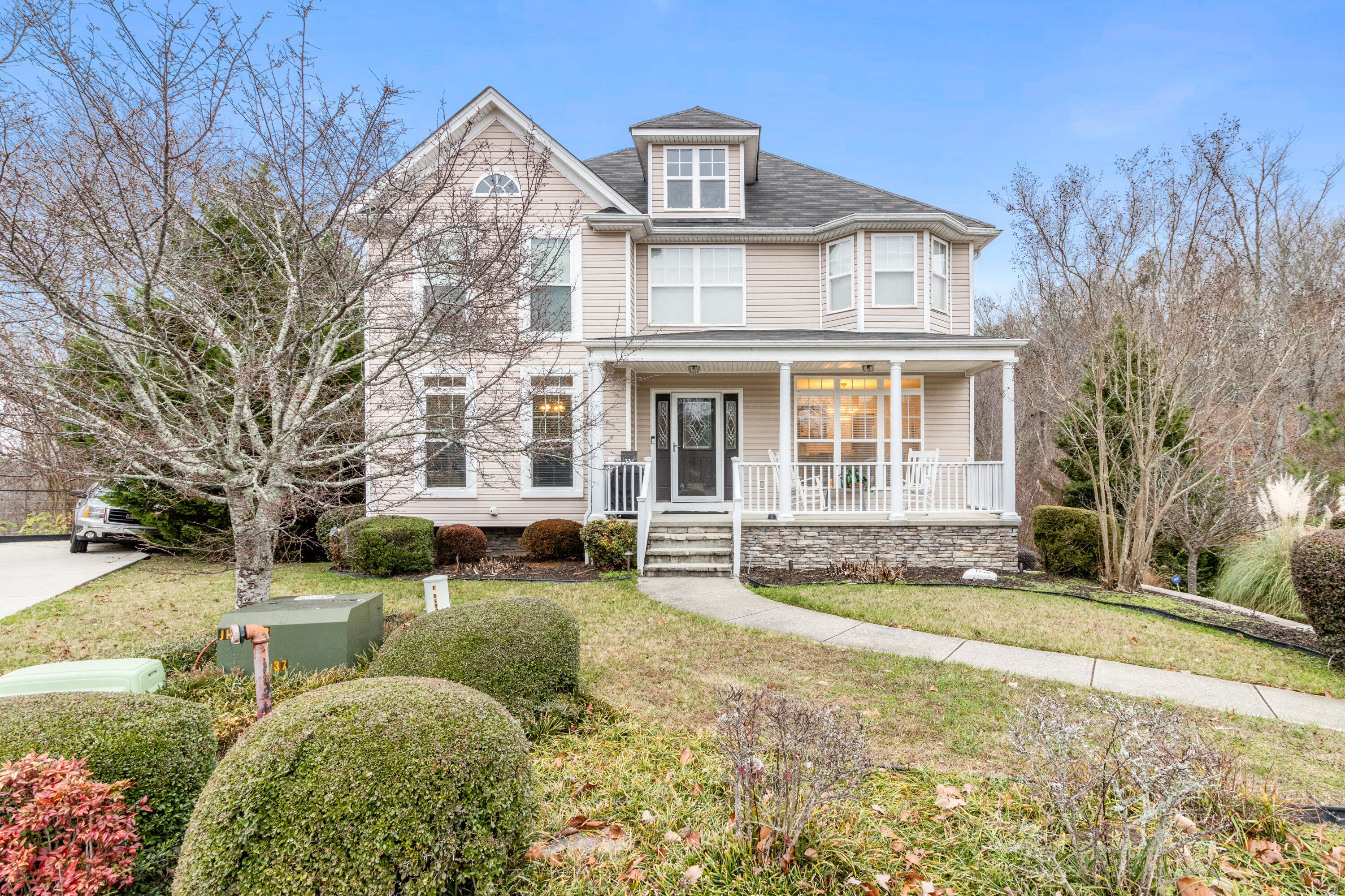 5884 Forest View Lane