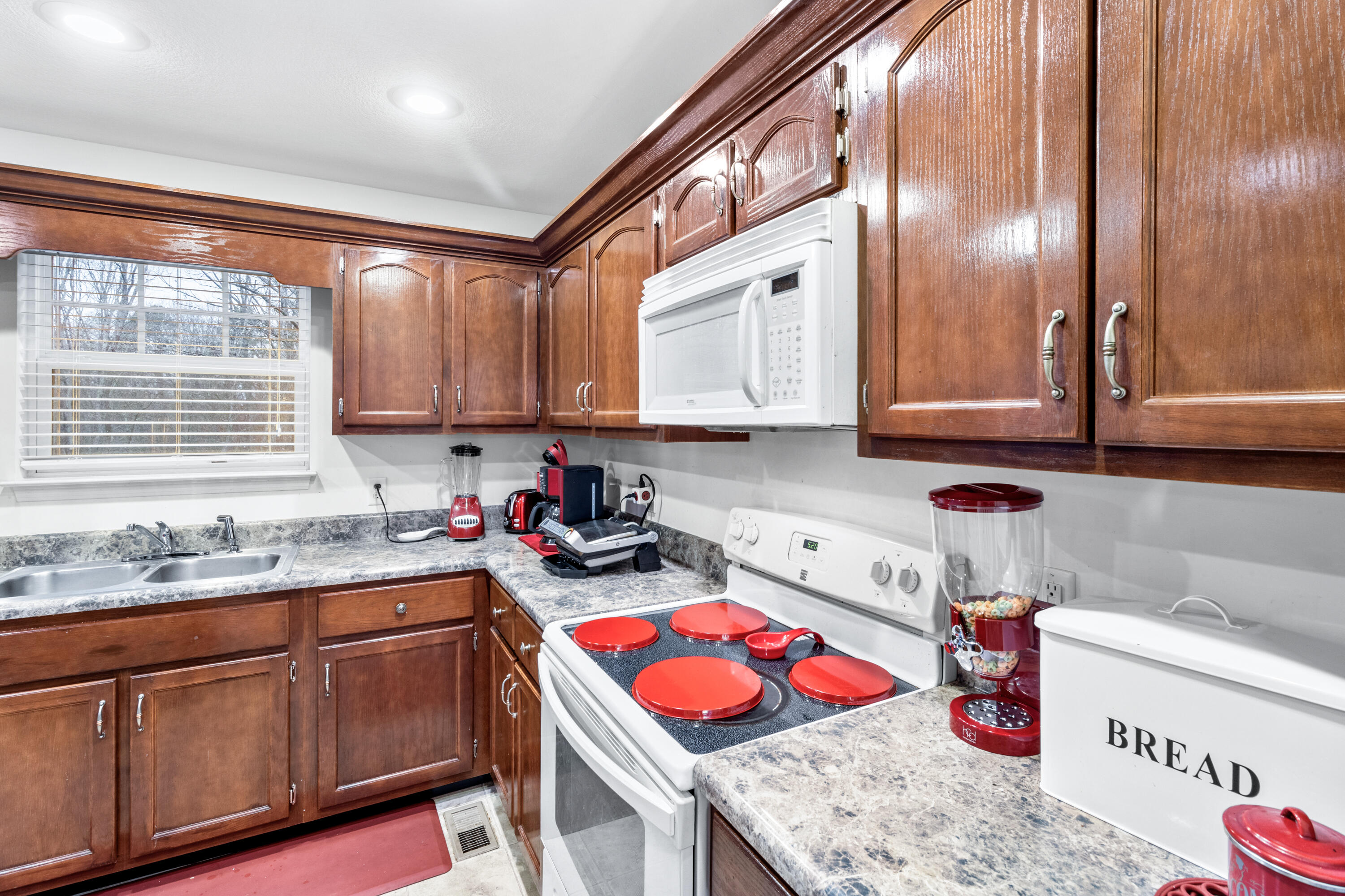 5884 Forest View Lane