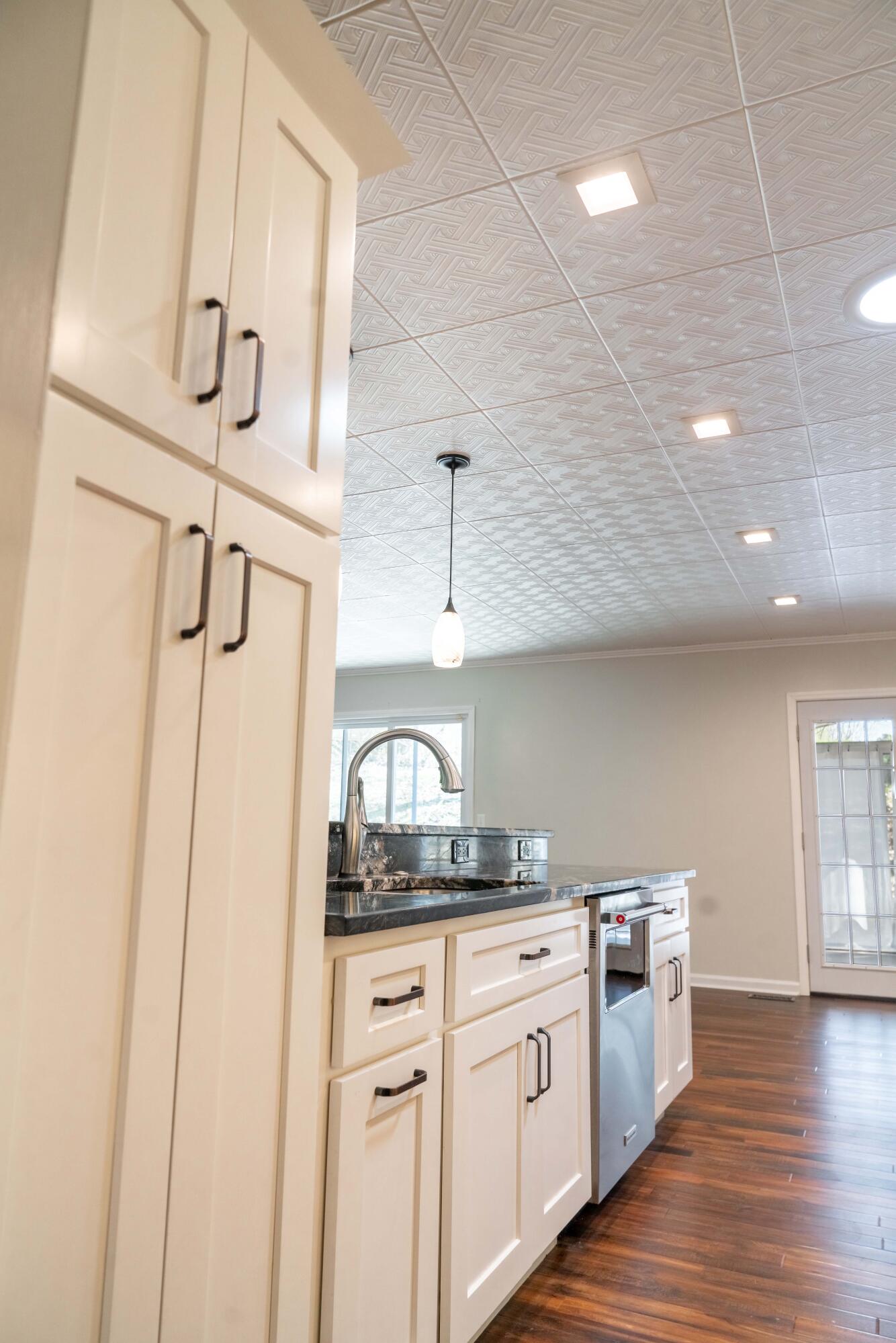 2228 Lakesite Drive