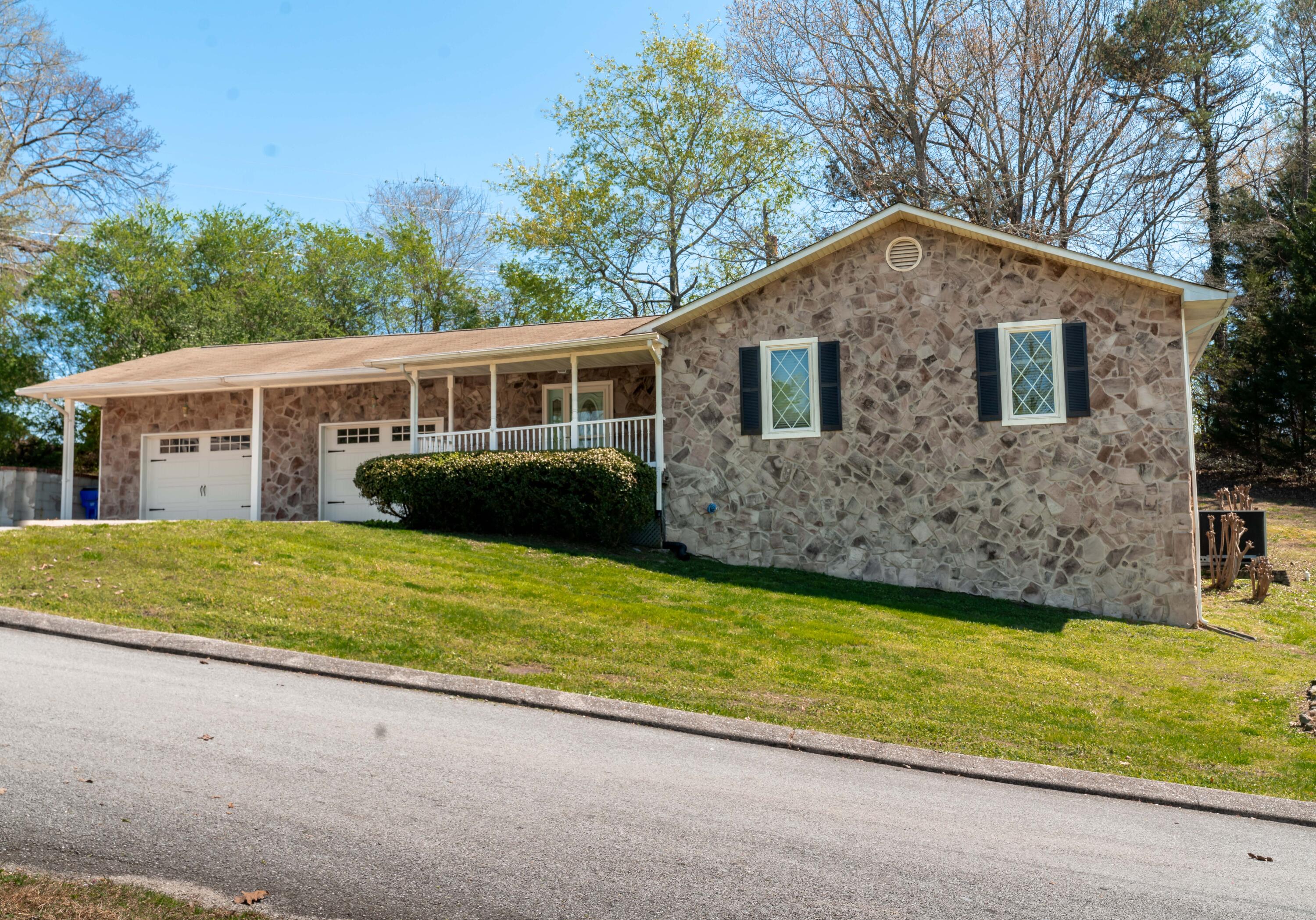 2228 Lakesite Drive