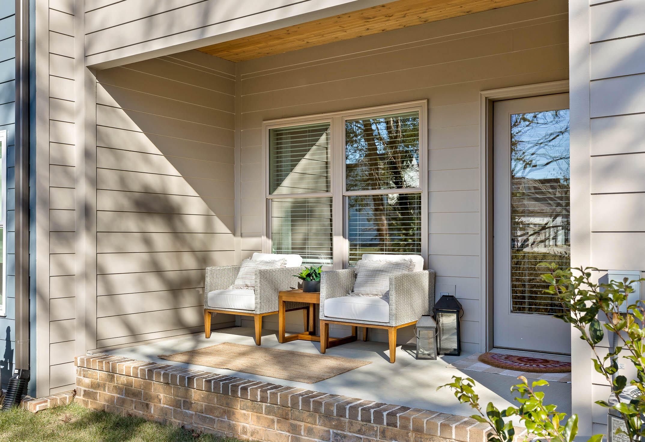 9638 Dutton Lane