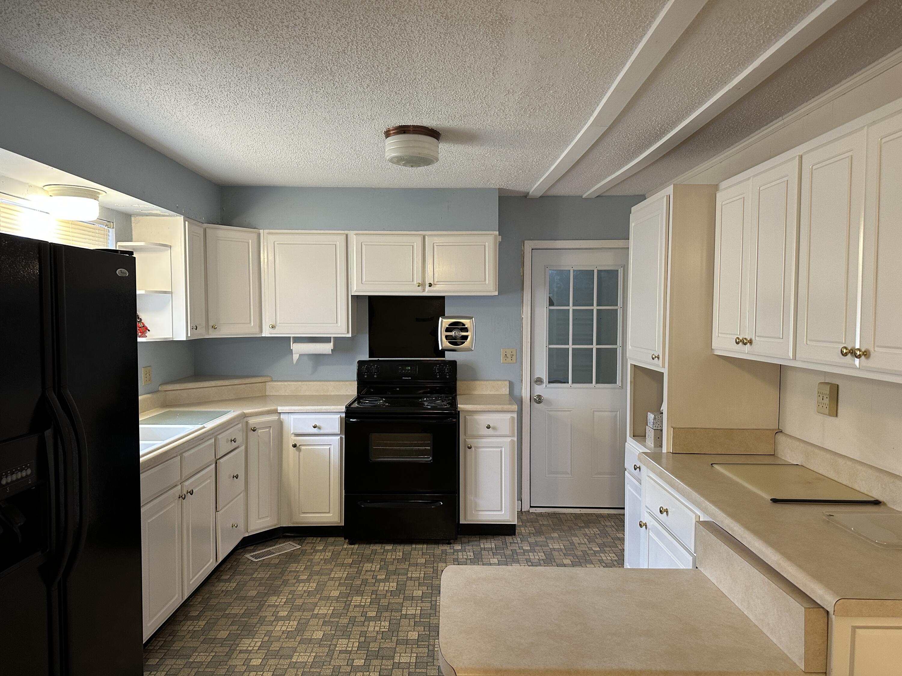 8 N Howell Avenue