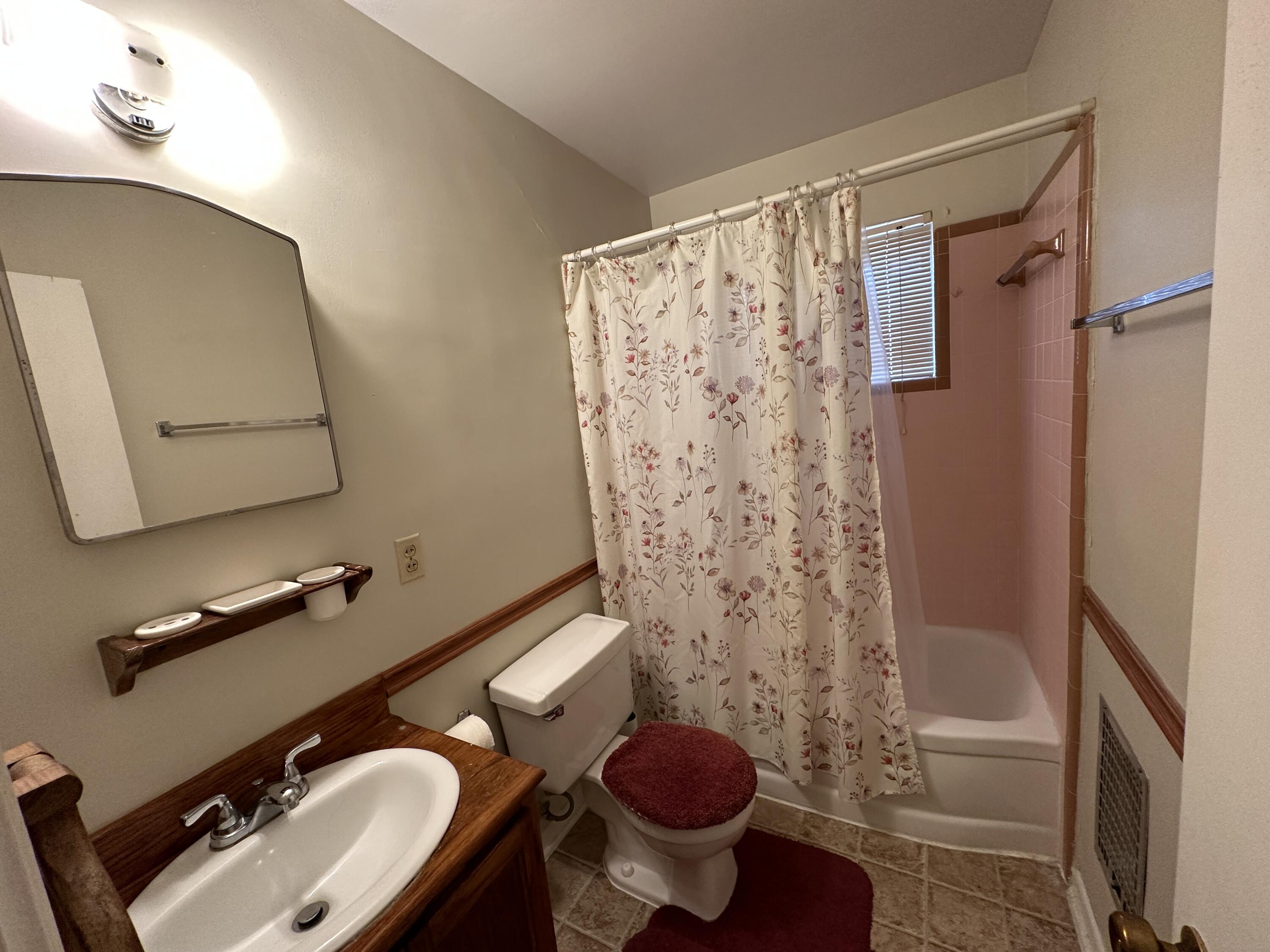 8 N Howell Avenue