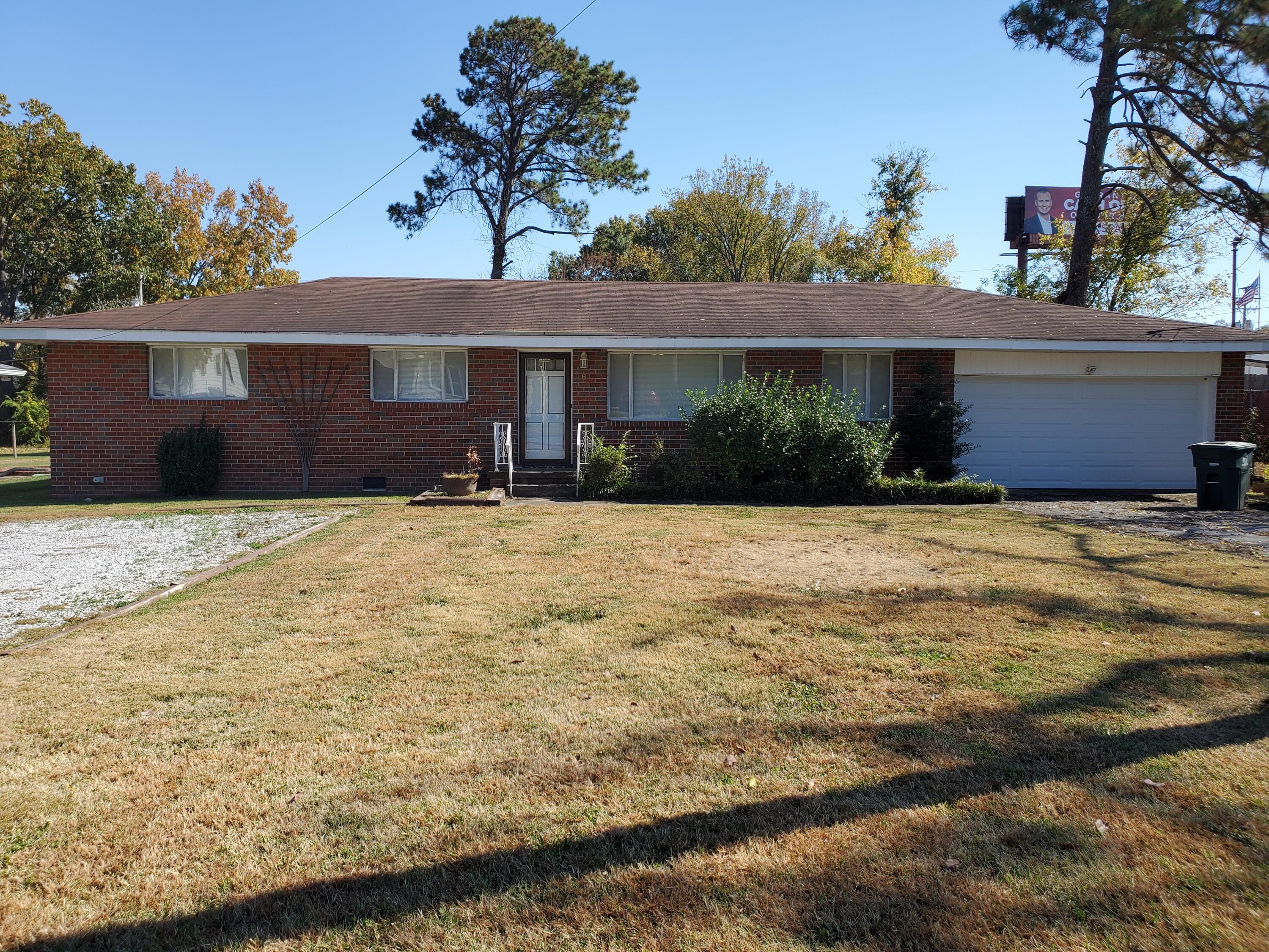 8 N Howell Avenue
