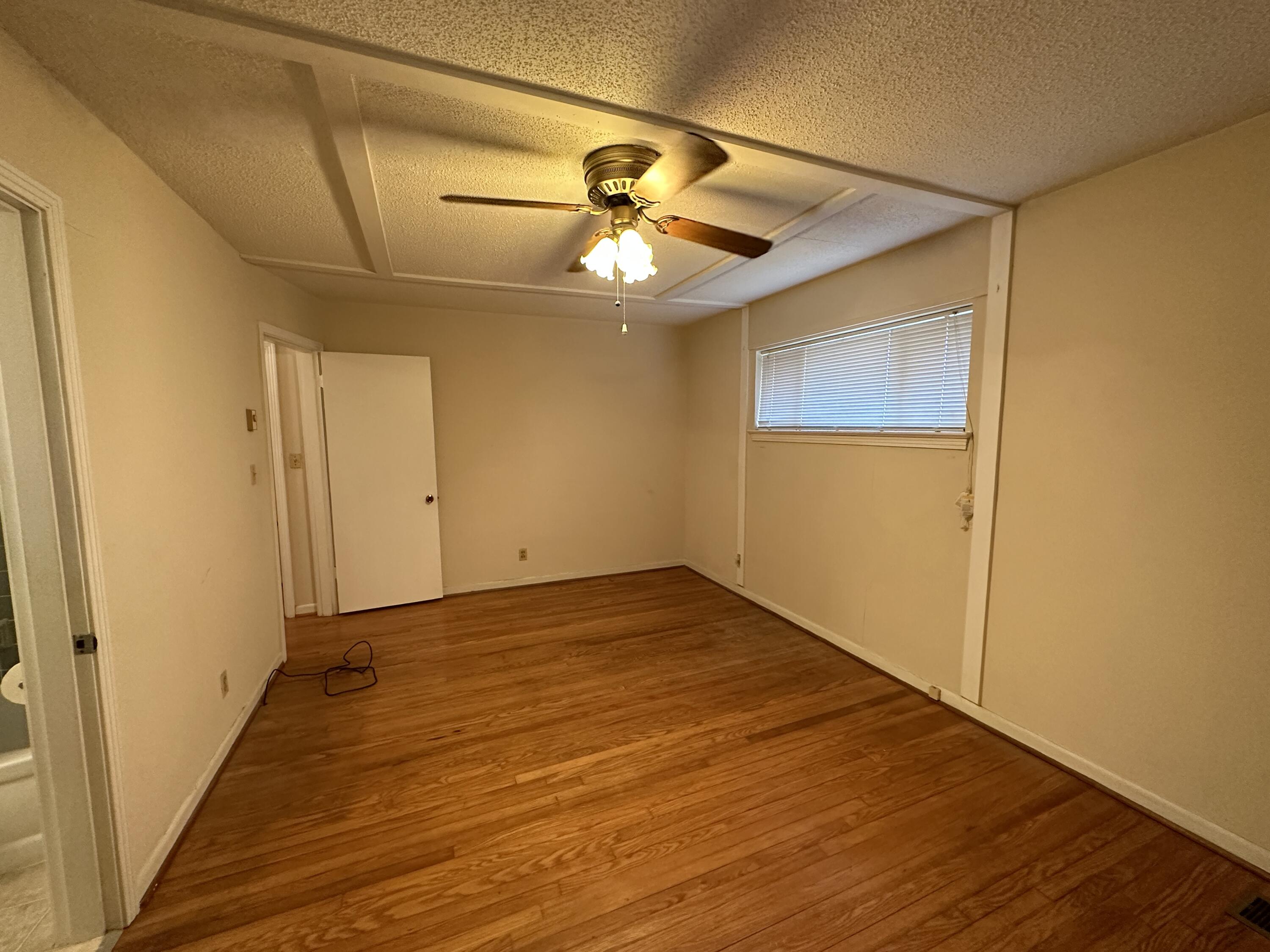 8 N Howell Avenue
