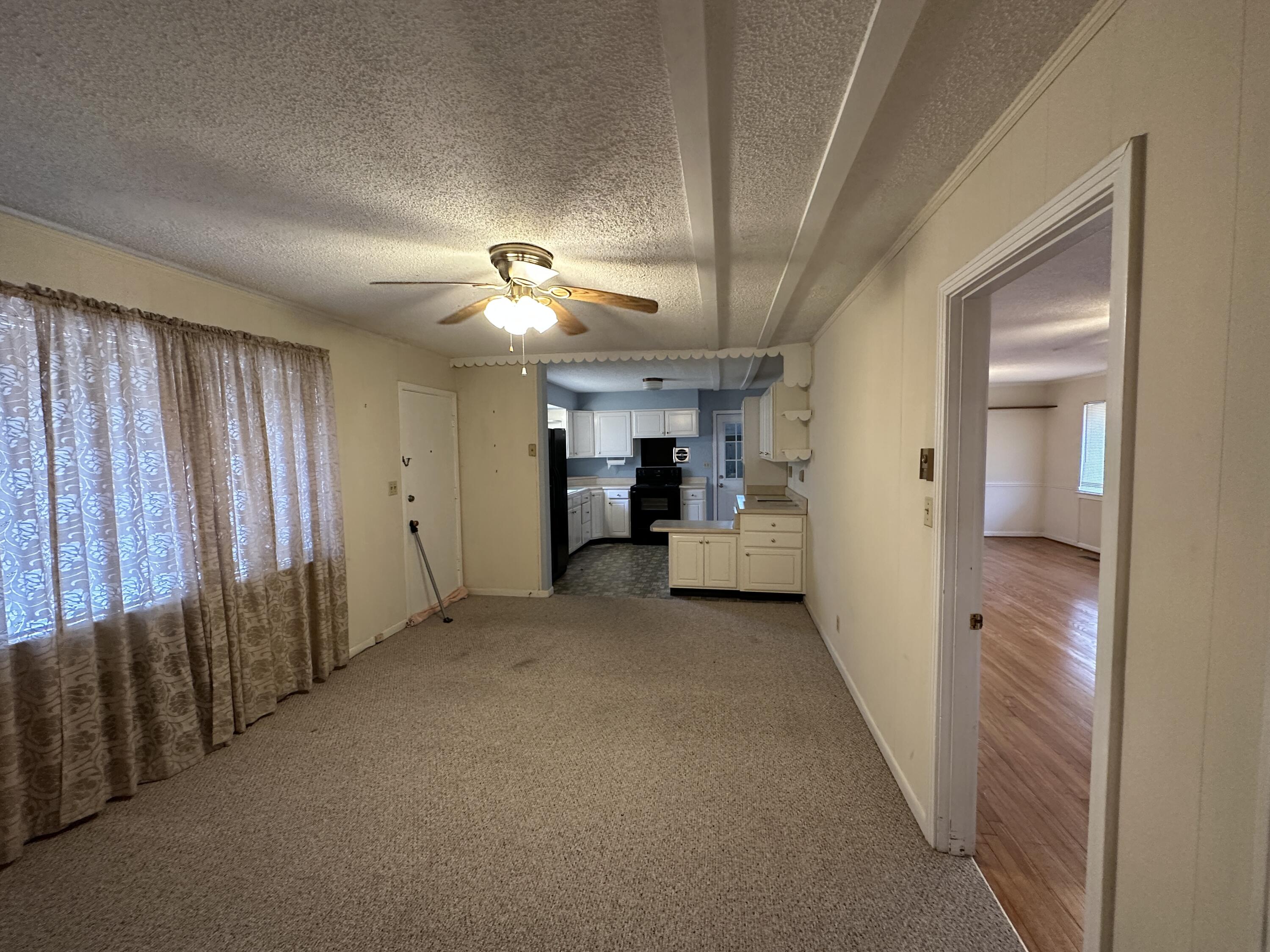 8 N Howell Avenue