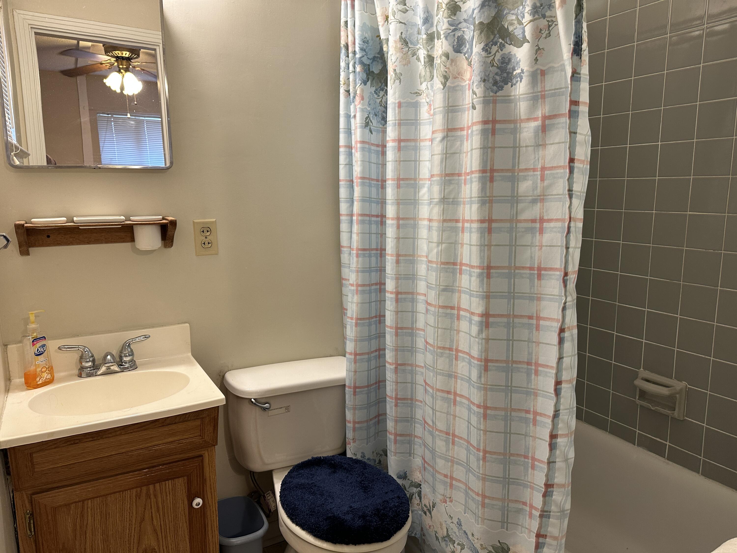 8 N Howell Avenue