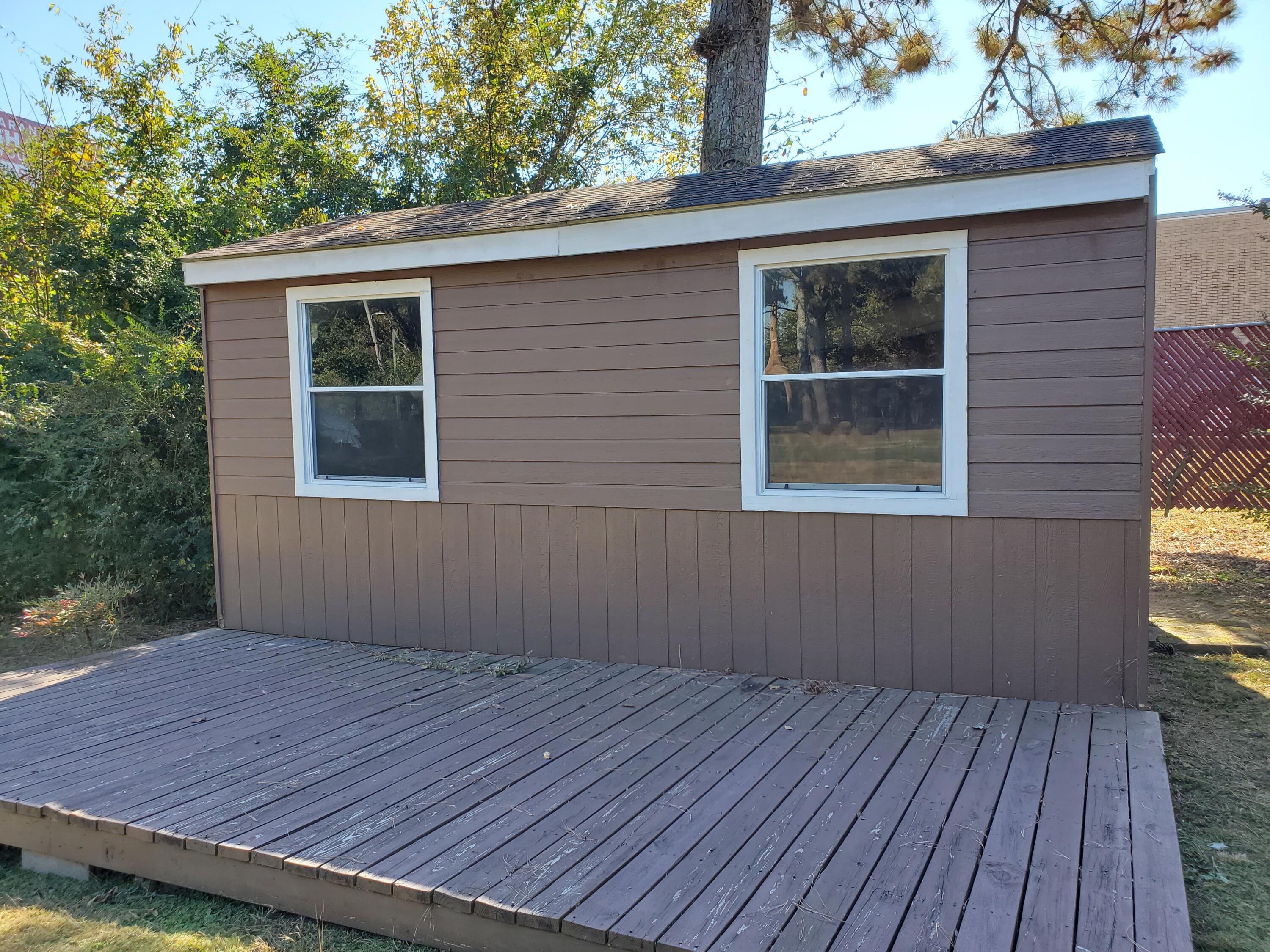8 N Howell Avenue