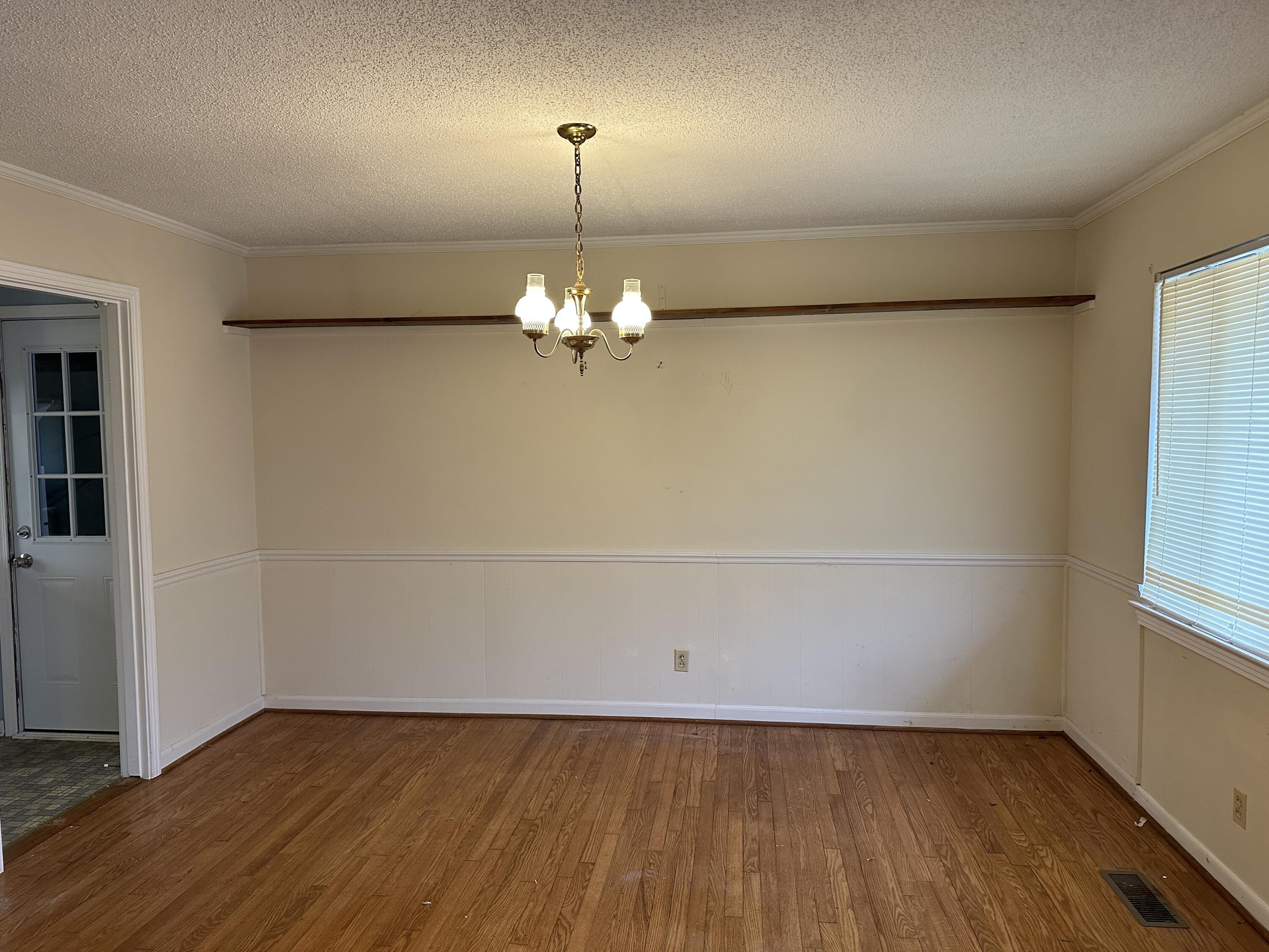 8 N Howell Avenue