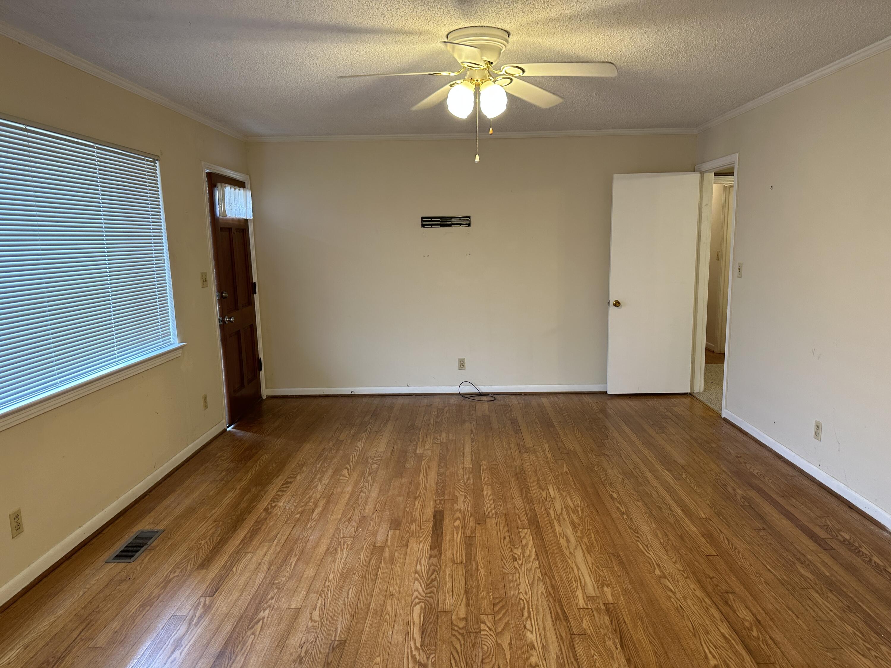 8 N Howell Avenue