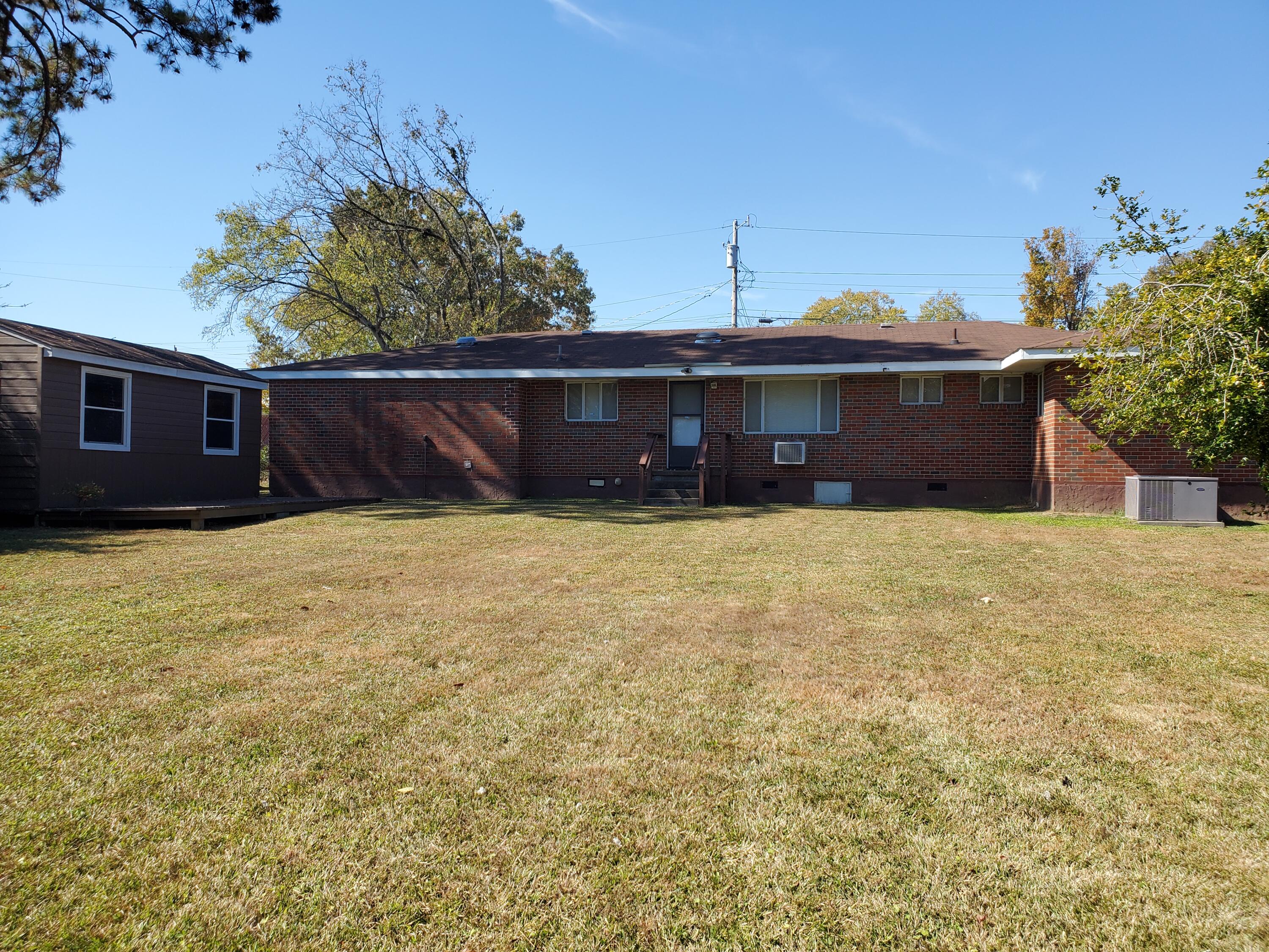 8 N Howell Avenue