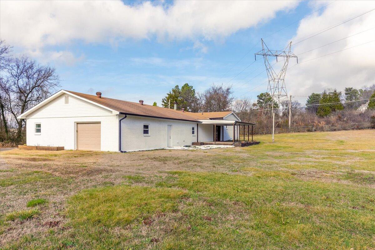 7490 Noah Reid Road