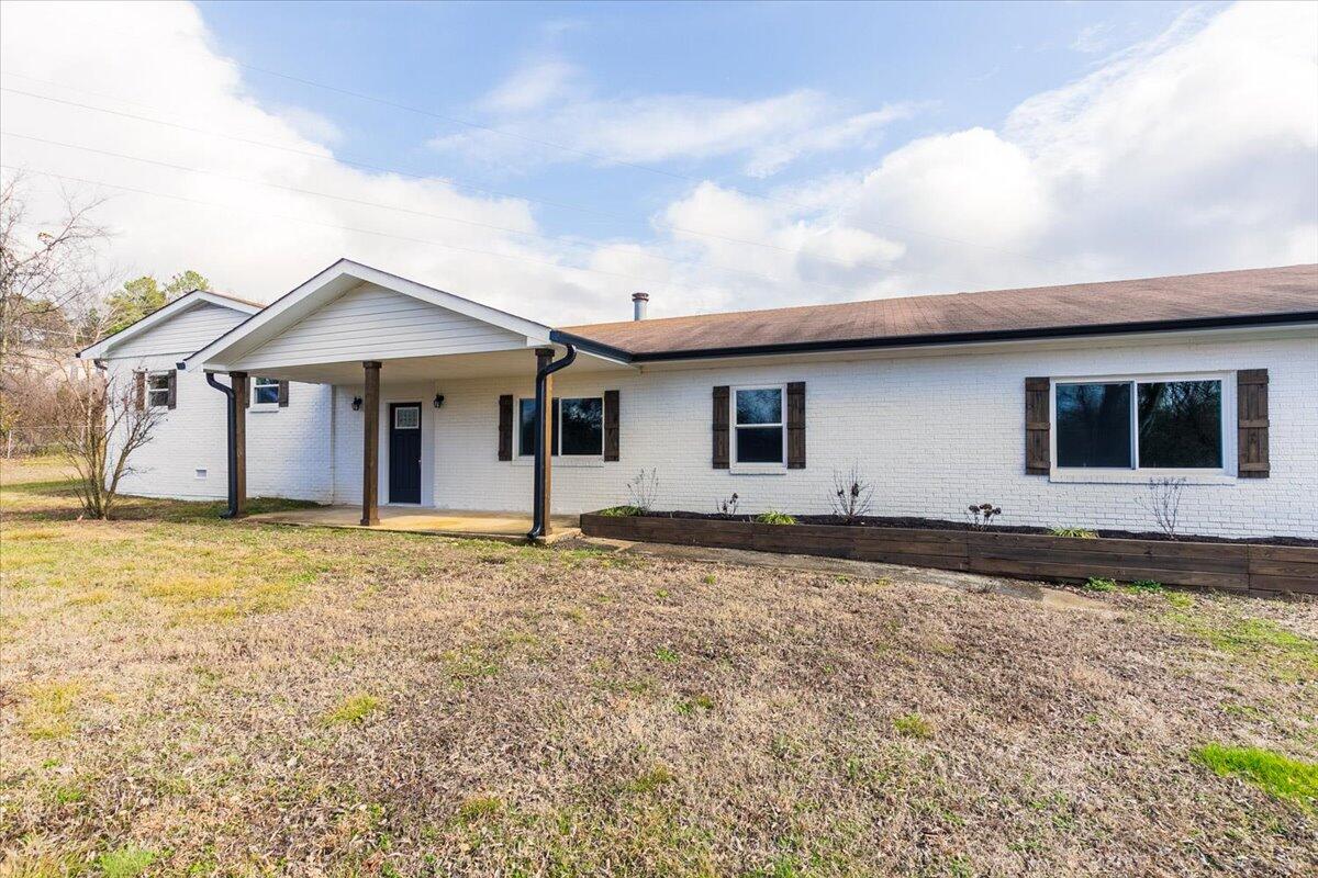7490 Noah Reid Road