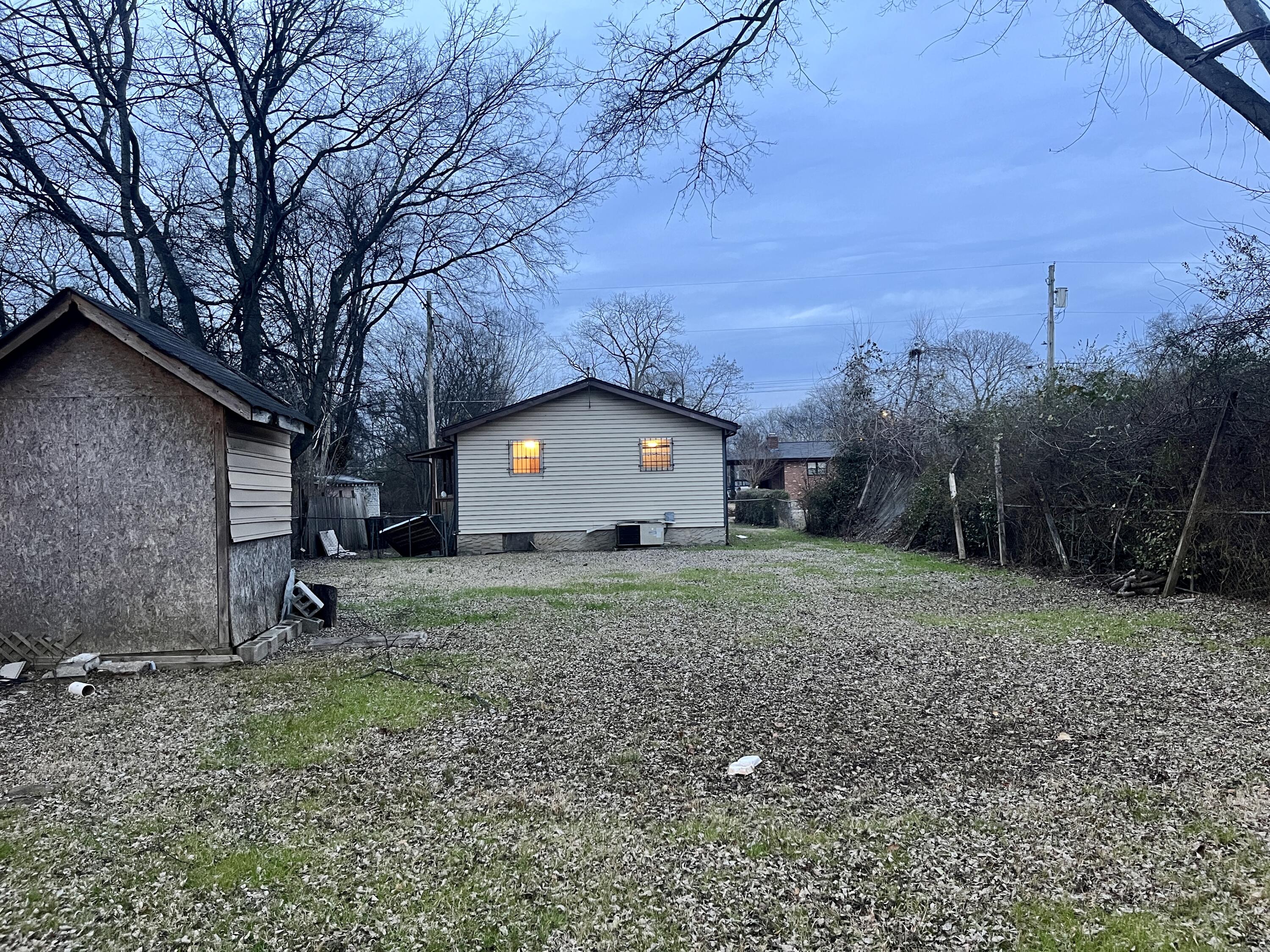 2006 Robbins Street